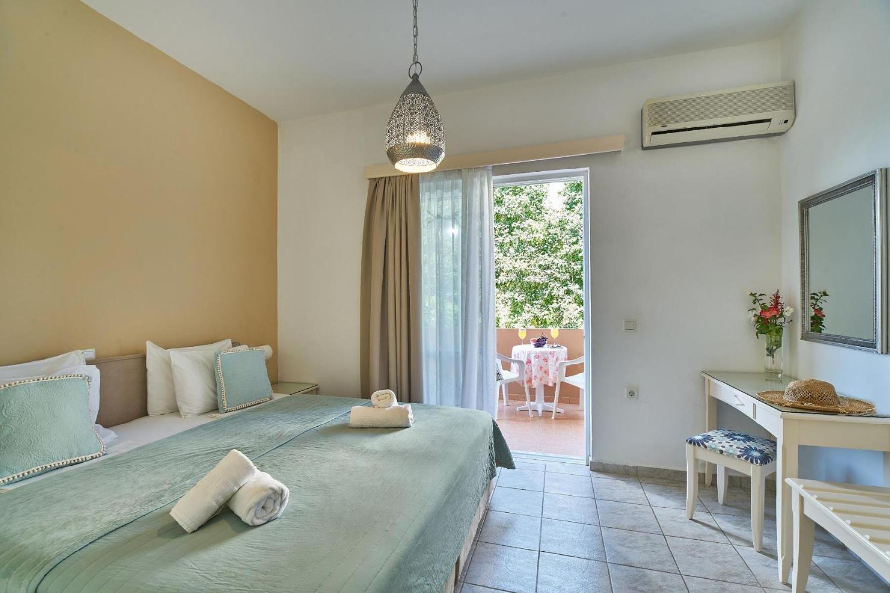 One Balcony Apartment - Ground Floor (3 Adults)