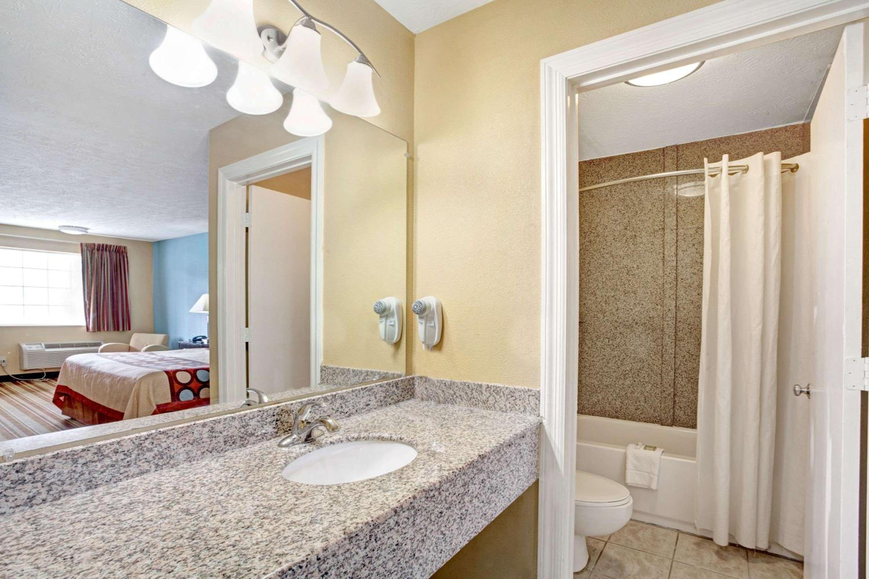 King Room - Mobility Access/Non-Smoking - Photo 5
