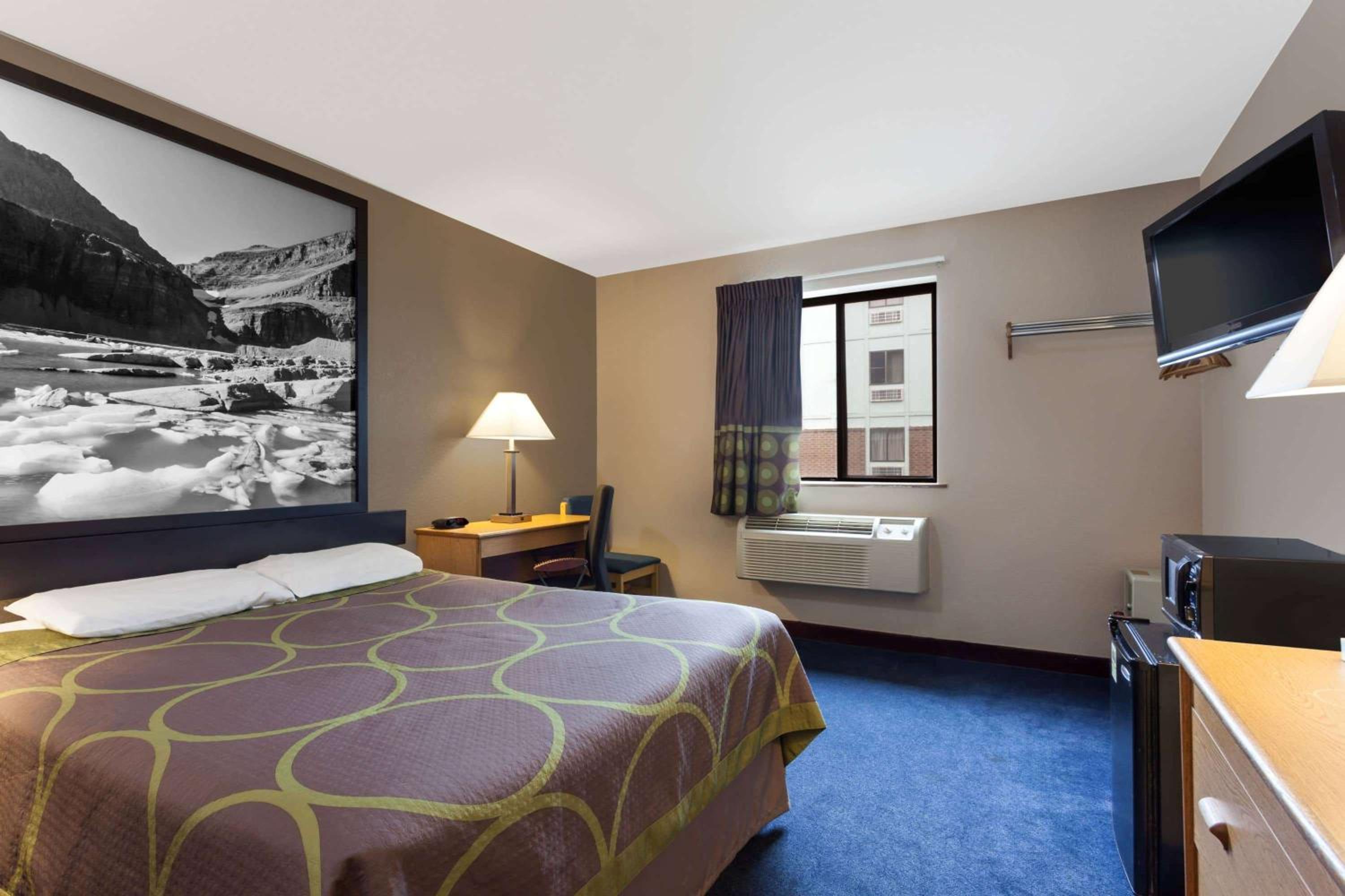 Queen Room - Mobility Access/Non-Smoking - Photo 5