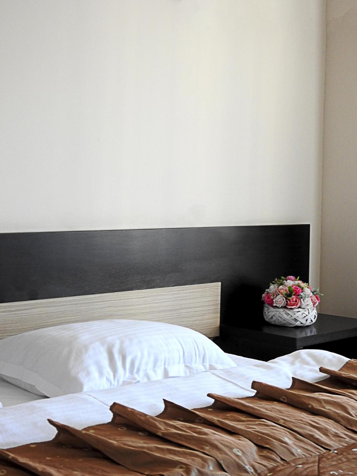 King Room with Balcony - Photo 6