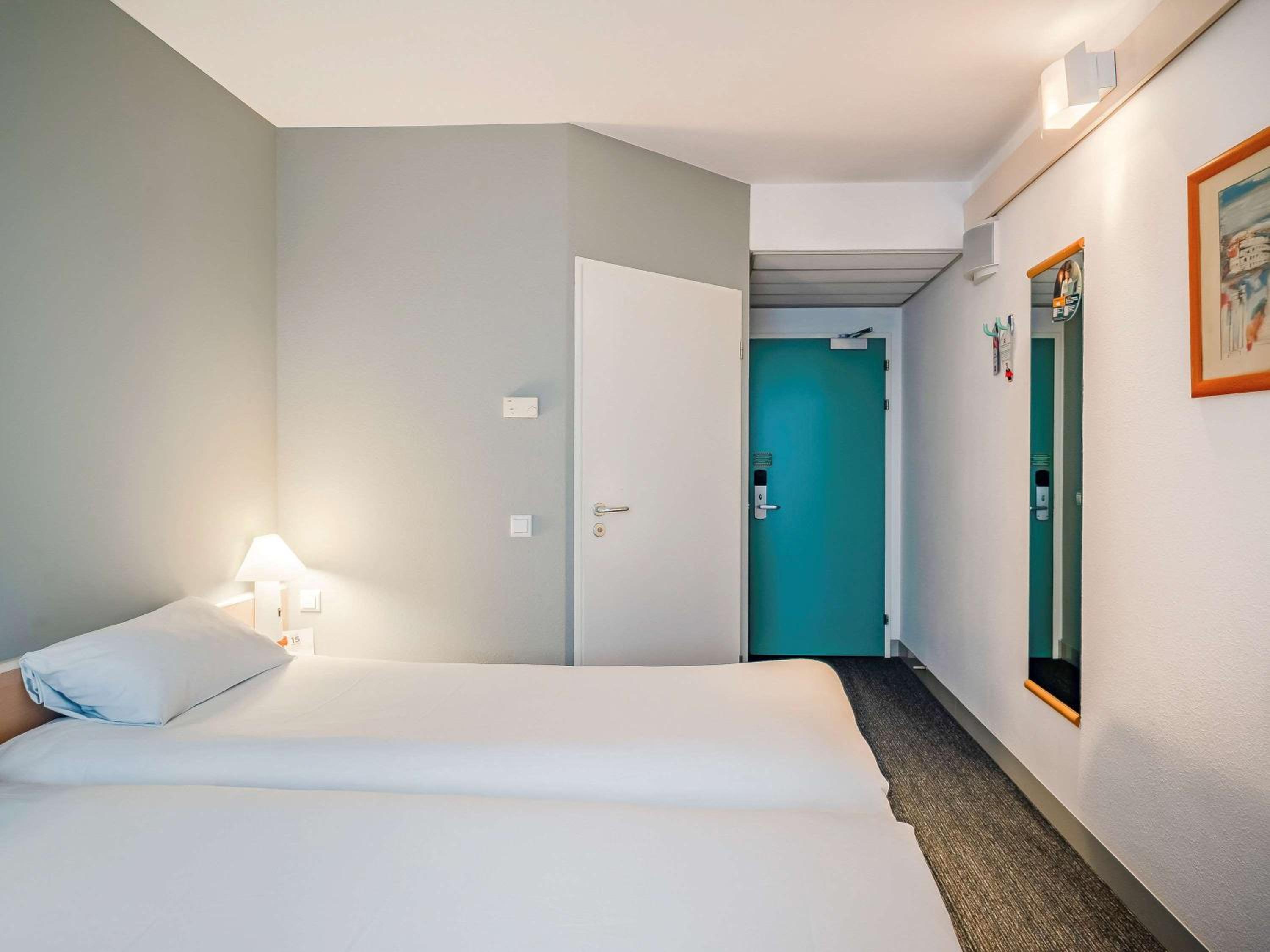 Twin Room - Photo 9