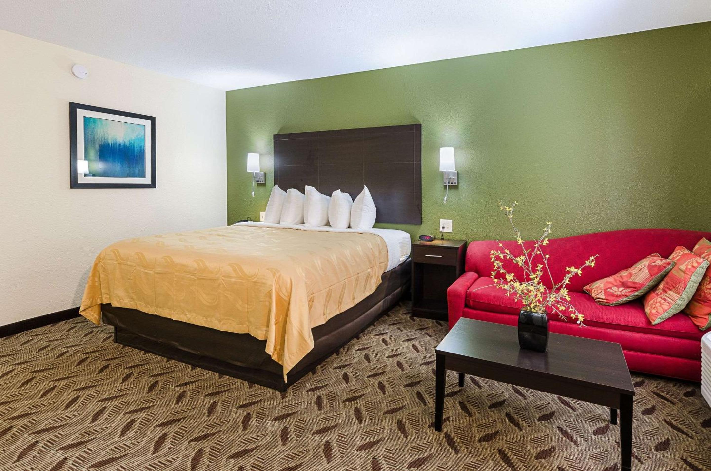Standard King Room - Non-Smoking  - Photo 1