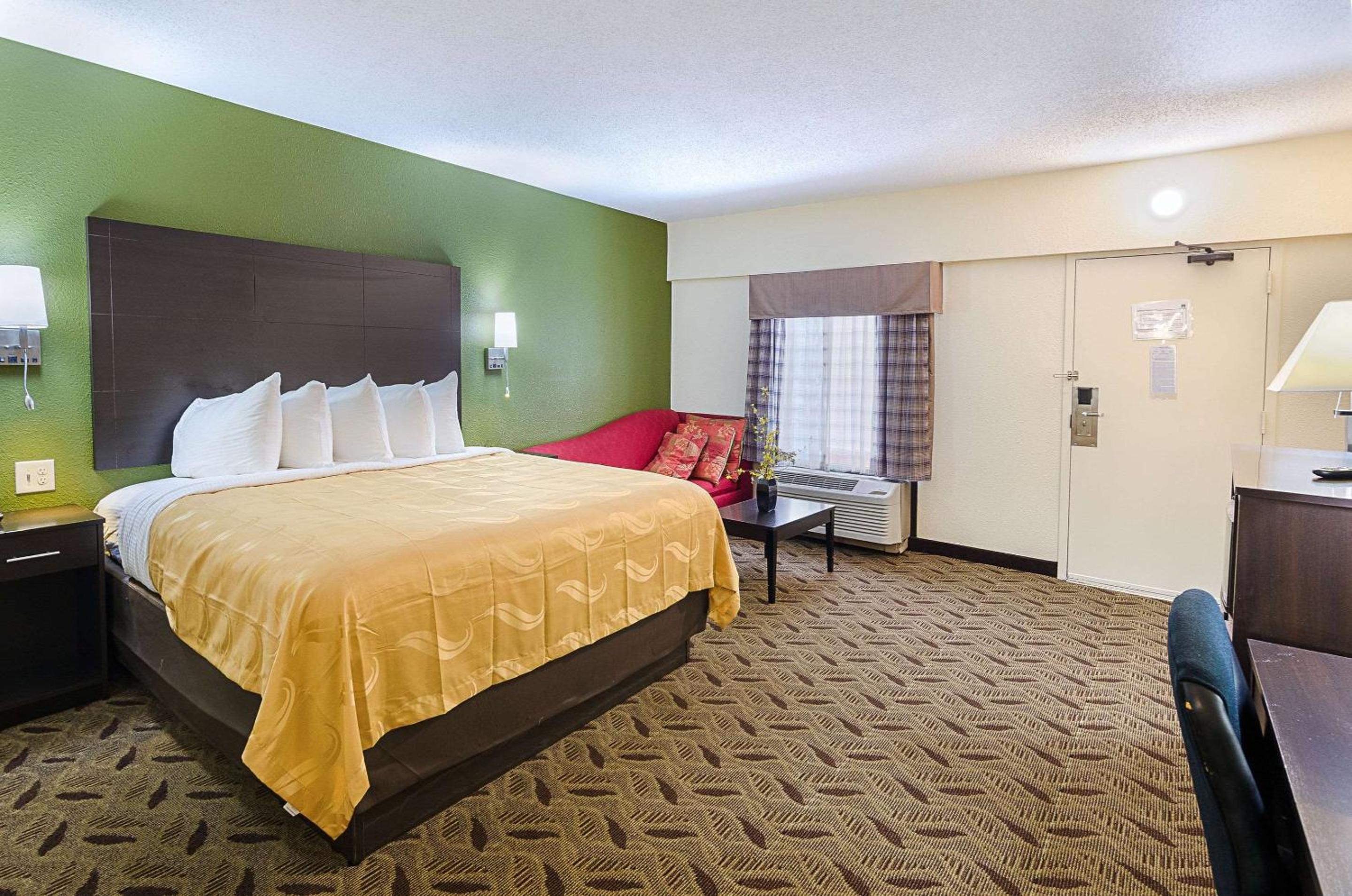 Standard King Room - Non-Smoking  - Photo 4