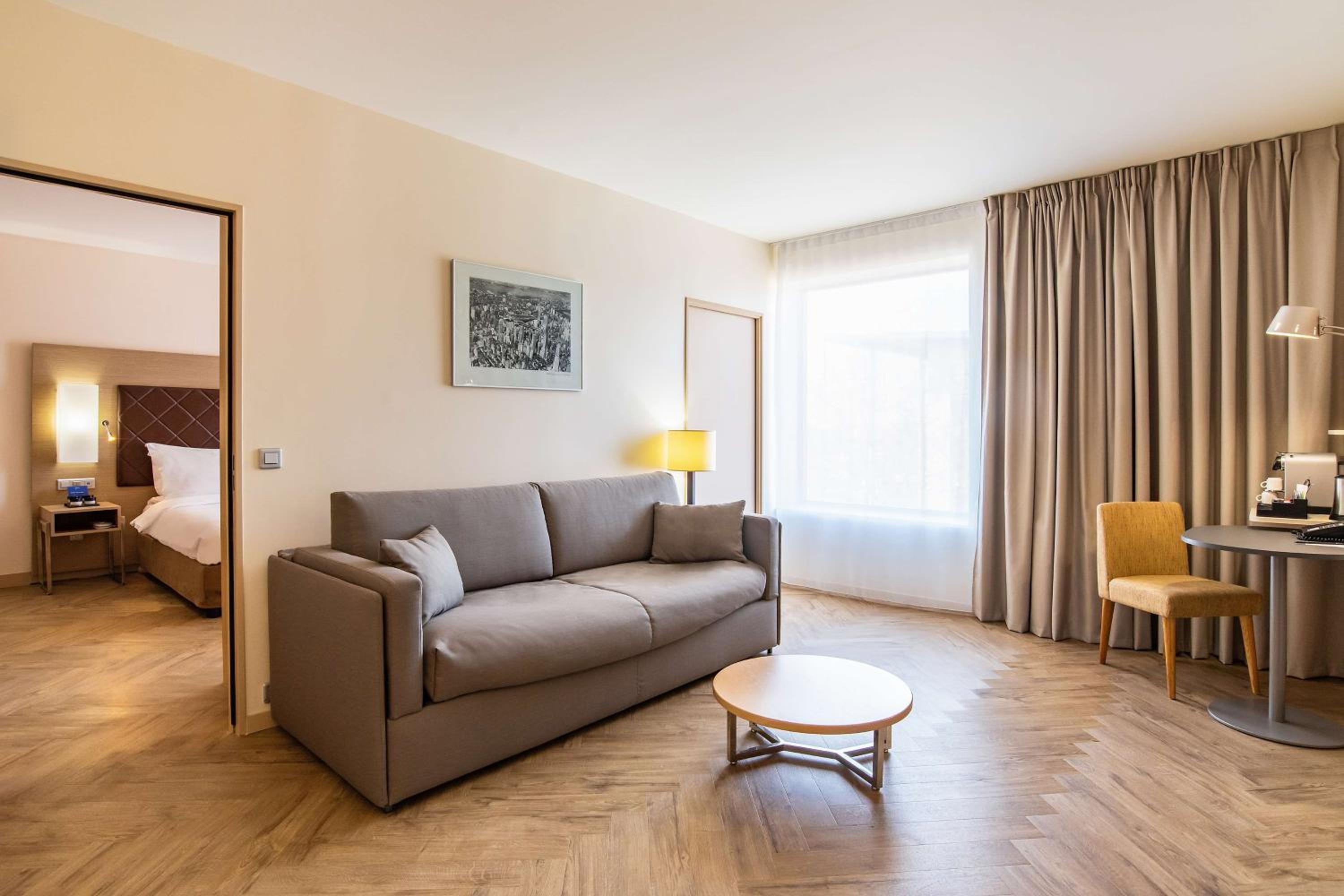 Suite - Photo 1