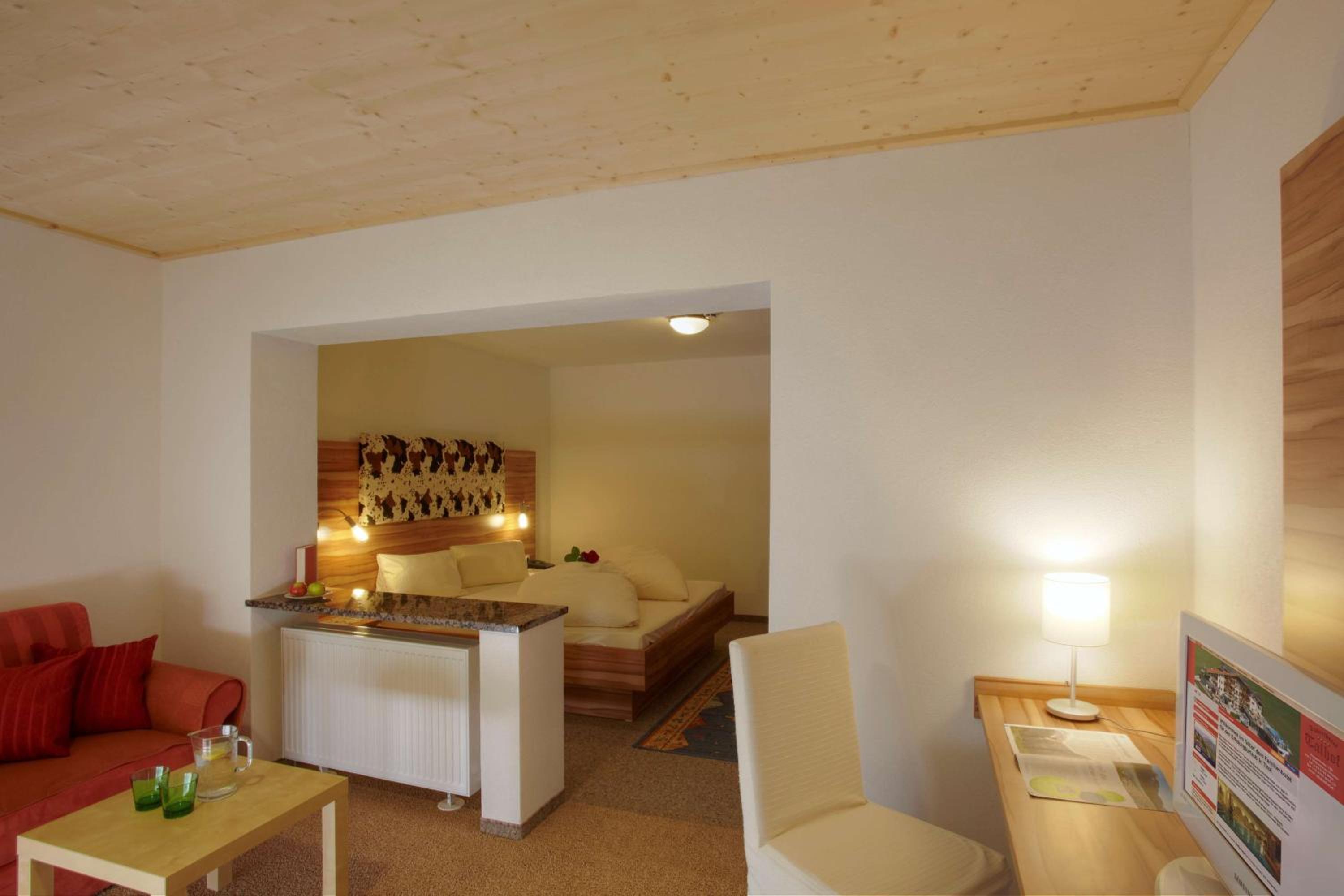 King Suite with Balcony and Panoramic View - Photo 5