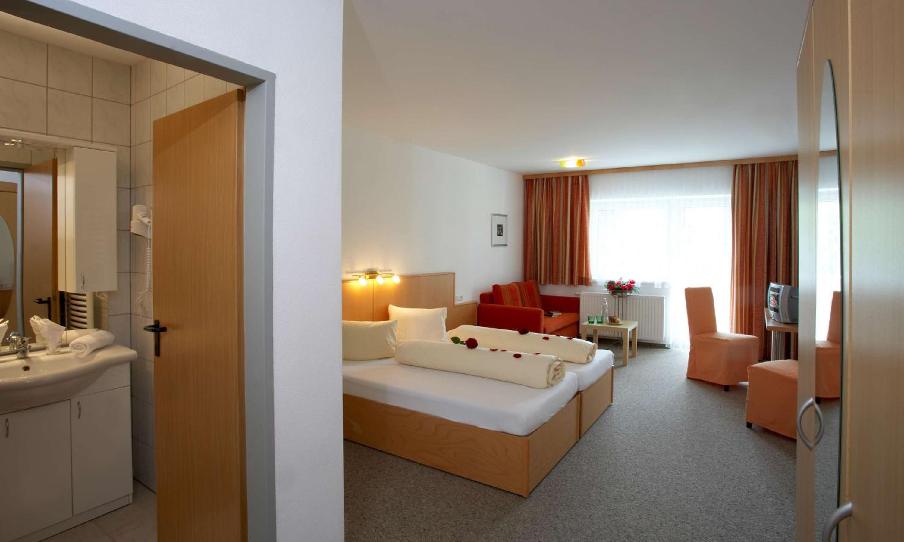 Double Room with Forest View - Photo 9
