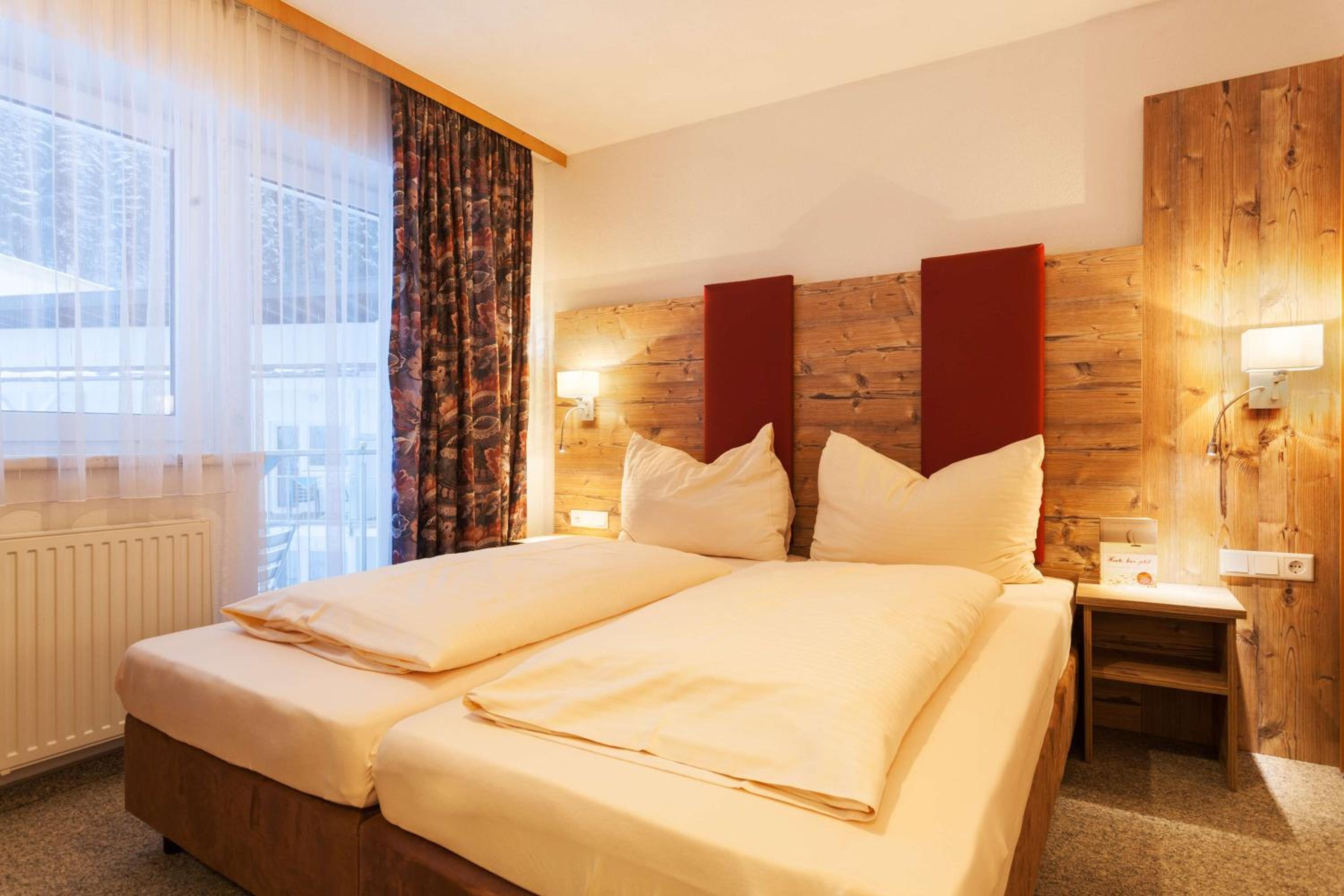 Two-Bedroom Suite with Forest View - Photo 3