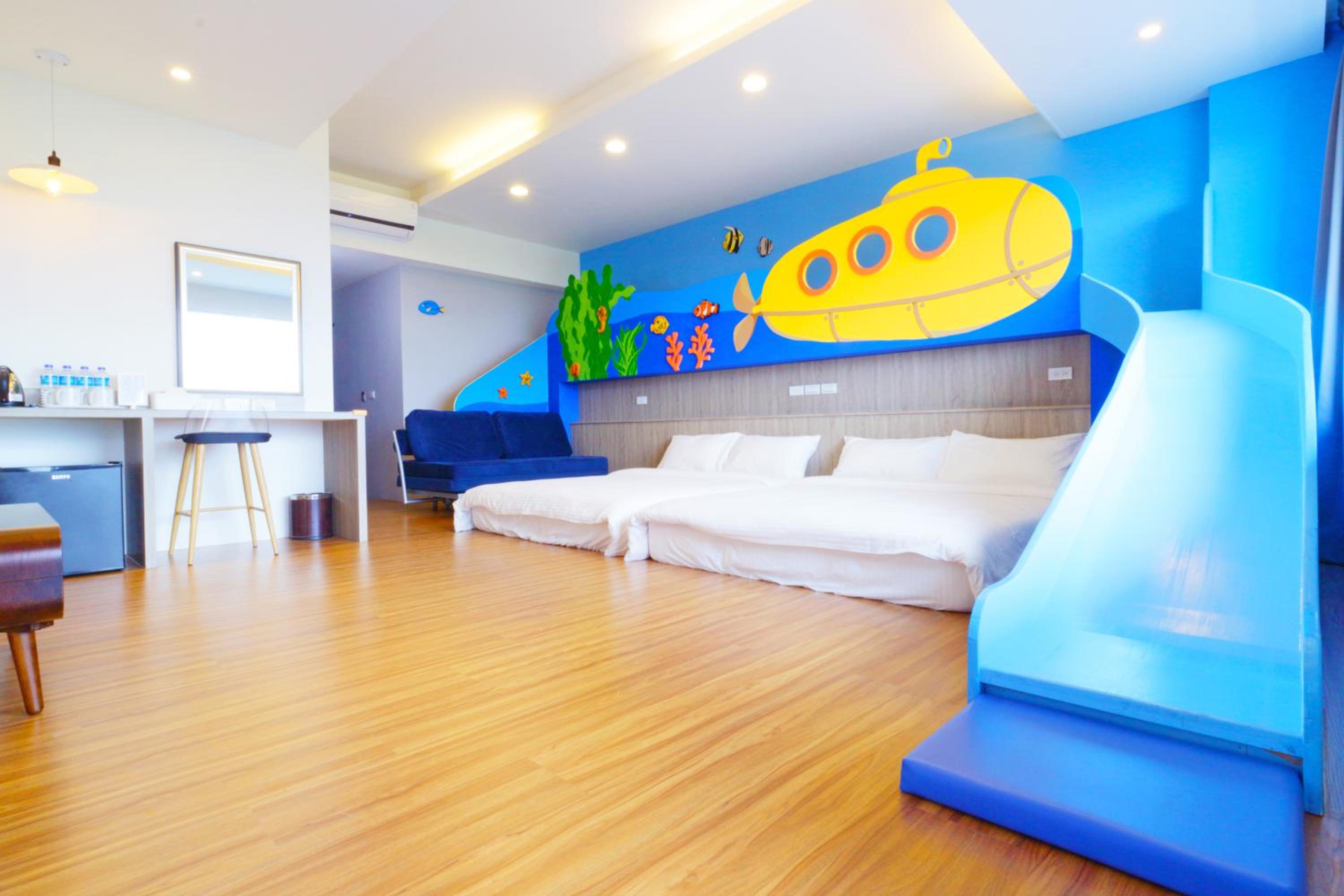Family Room with Balcony photo 1