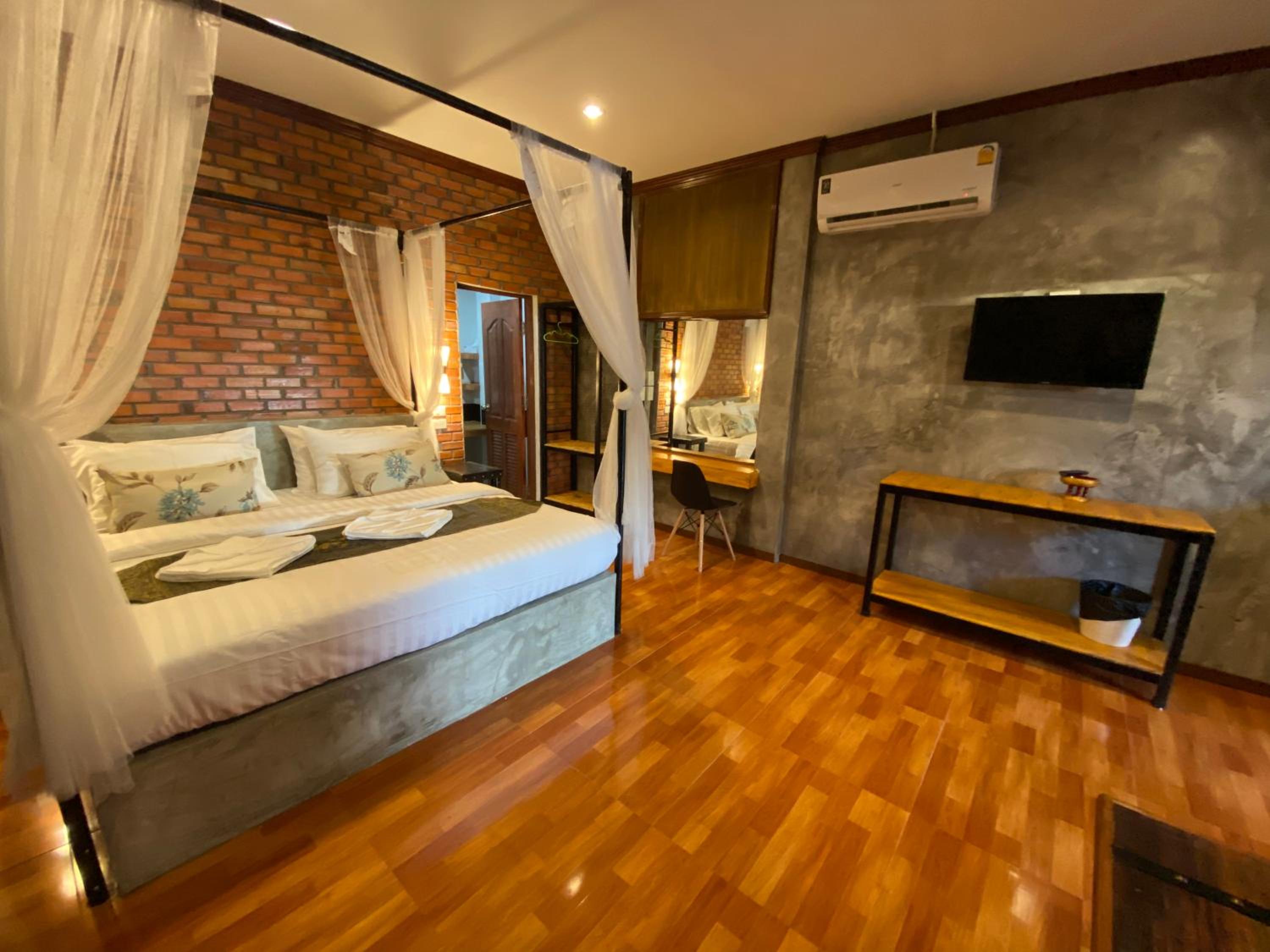 King Room with Garden View - Photo 5