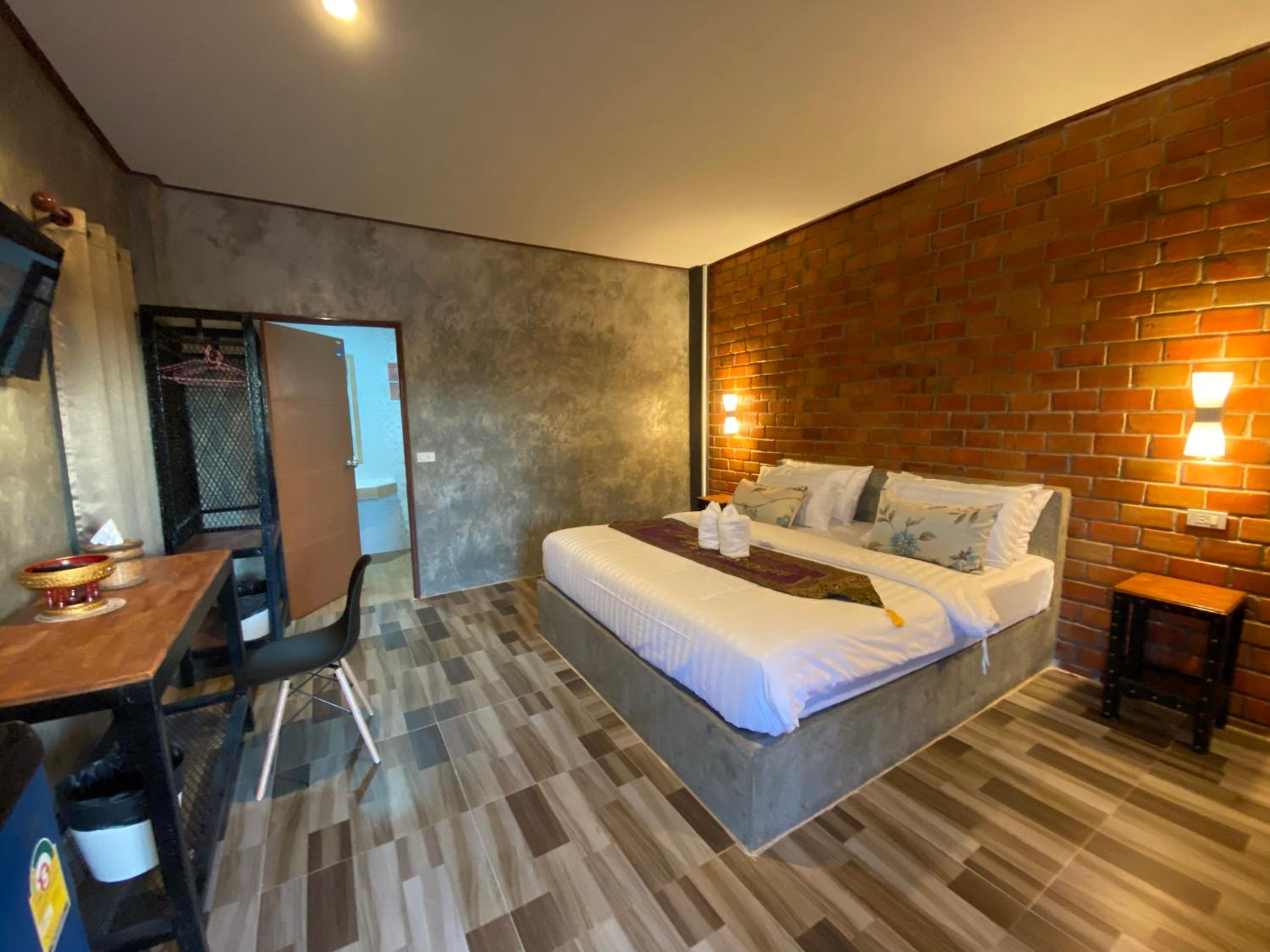 Double Room with Garden View - Photo 9