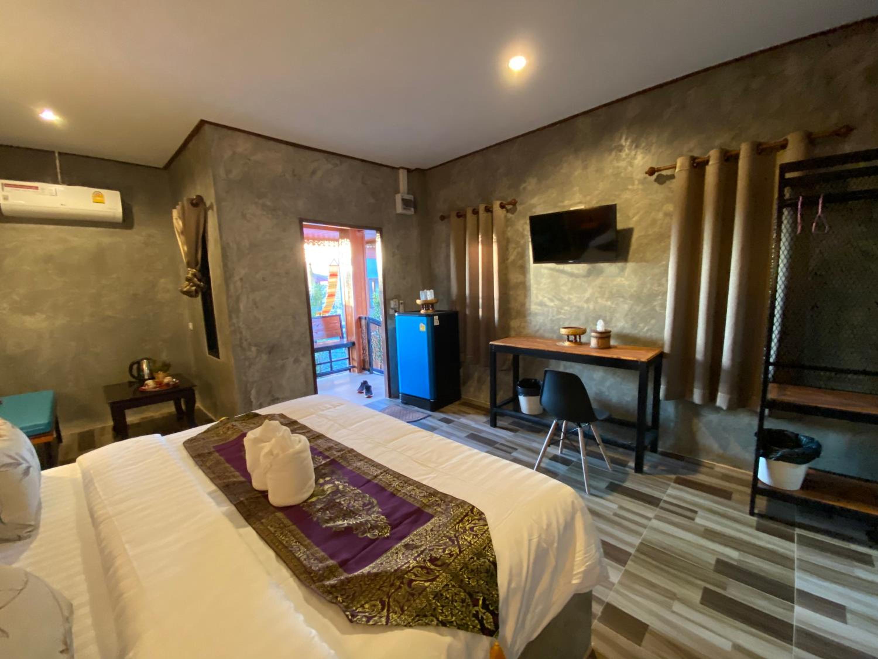 Double Room with Garden View - Photo 8