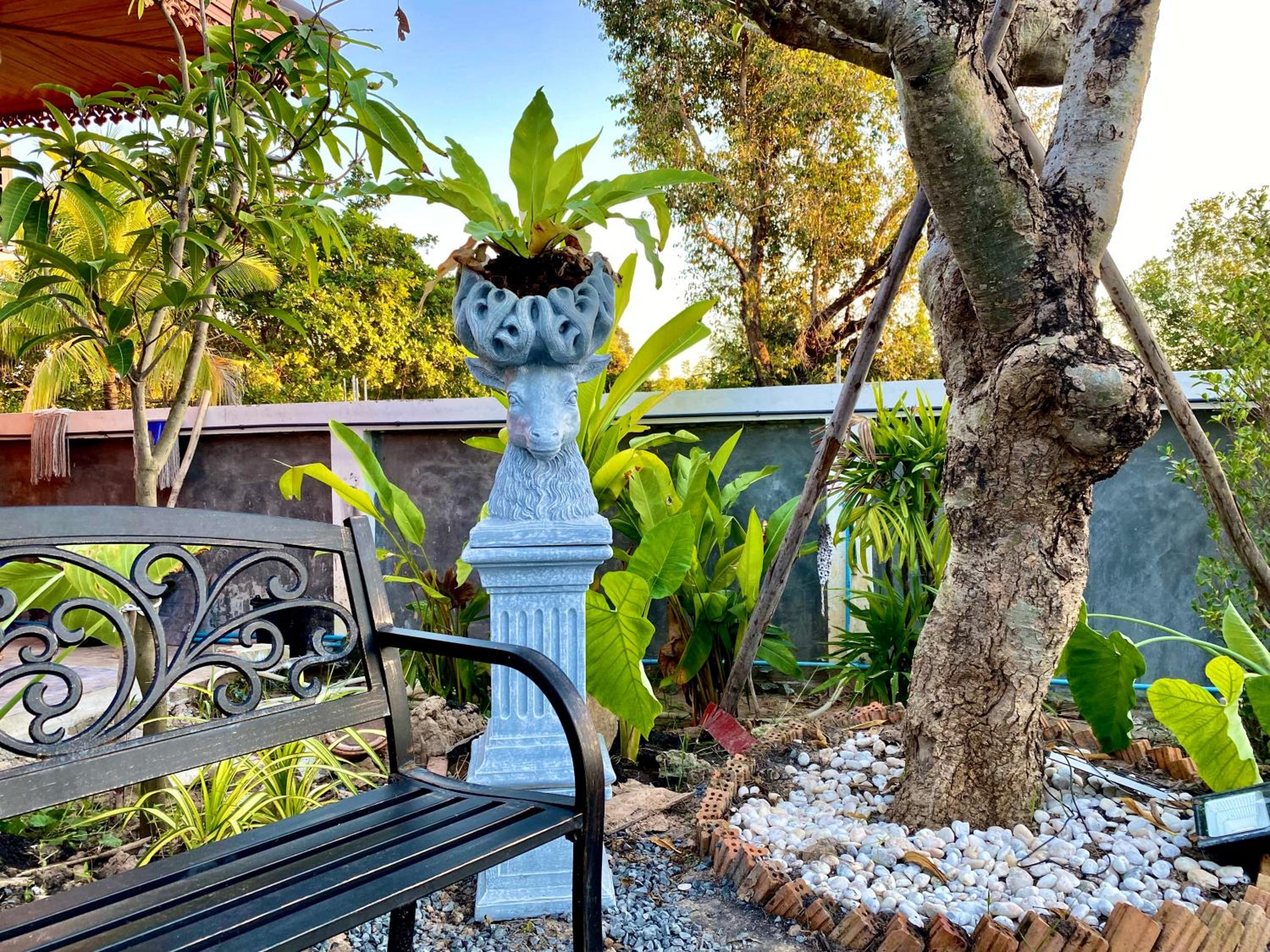 King Room with Garden View - Photo 9