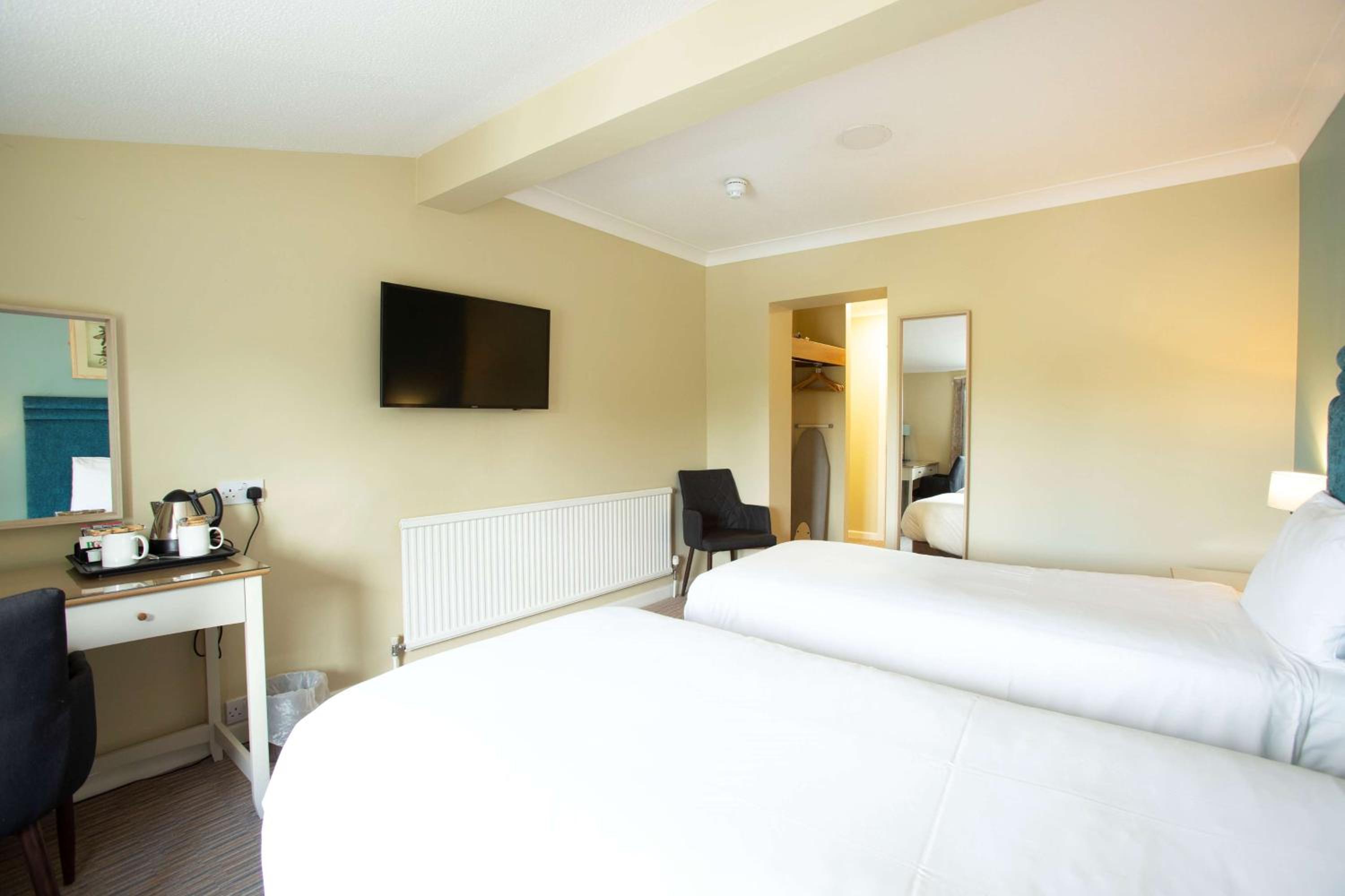 Classic Twin Room - Non-Smoking - Photo 6