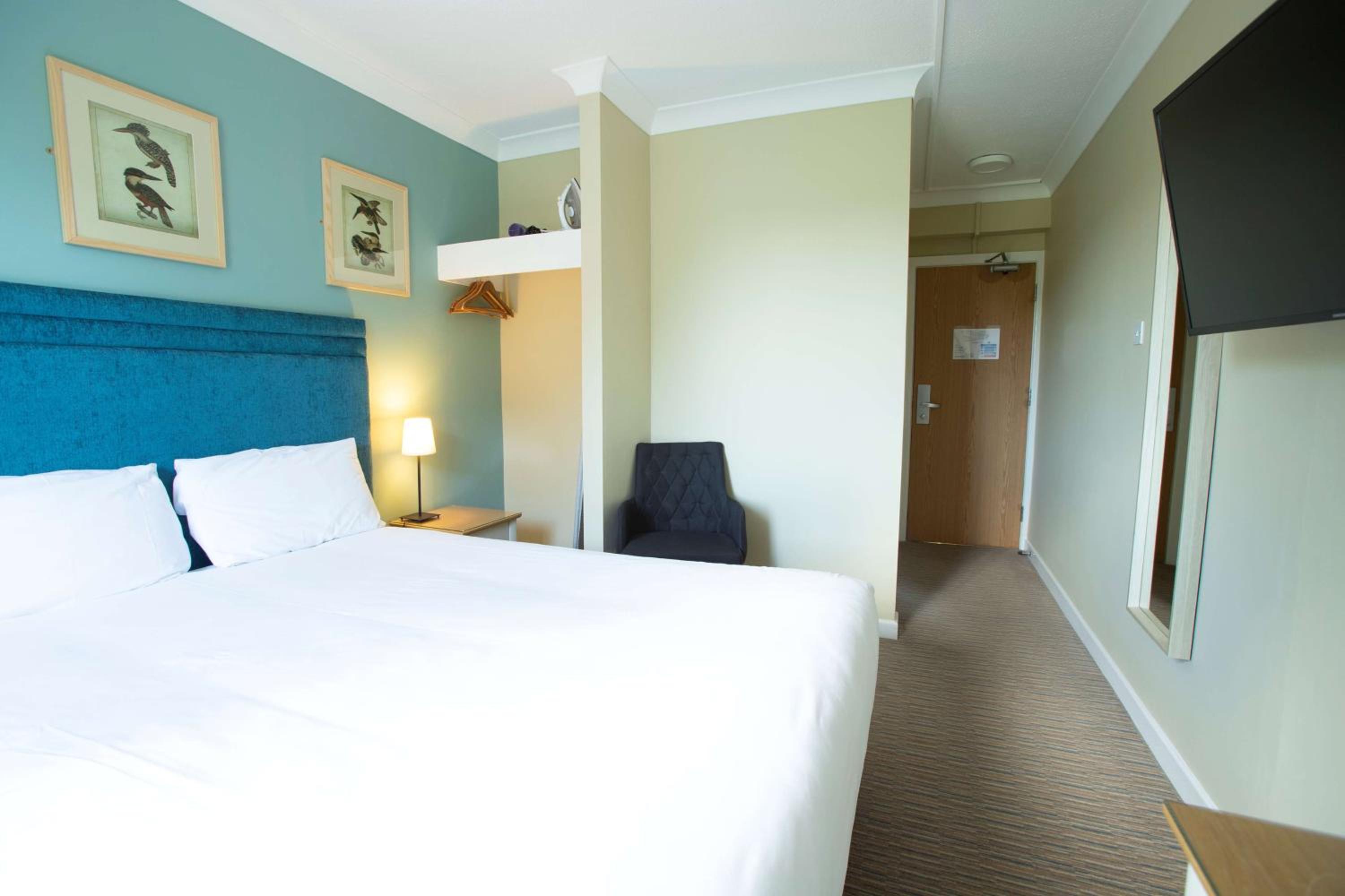 Riverside King Room - Photo 8