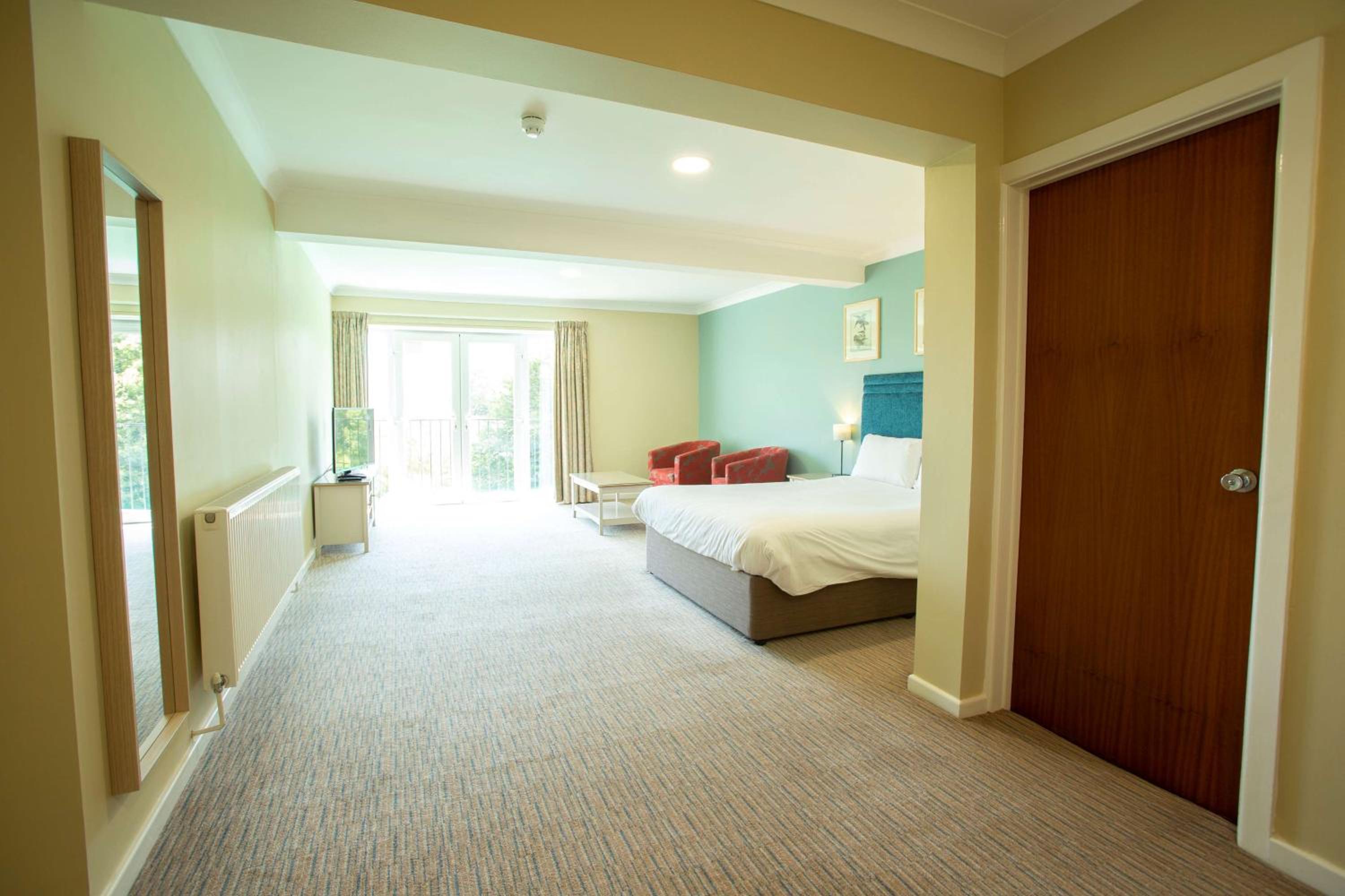 King Bed - Non-Smoking - Photo 3