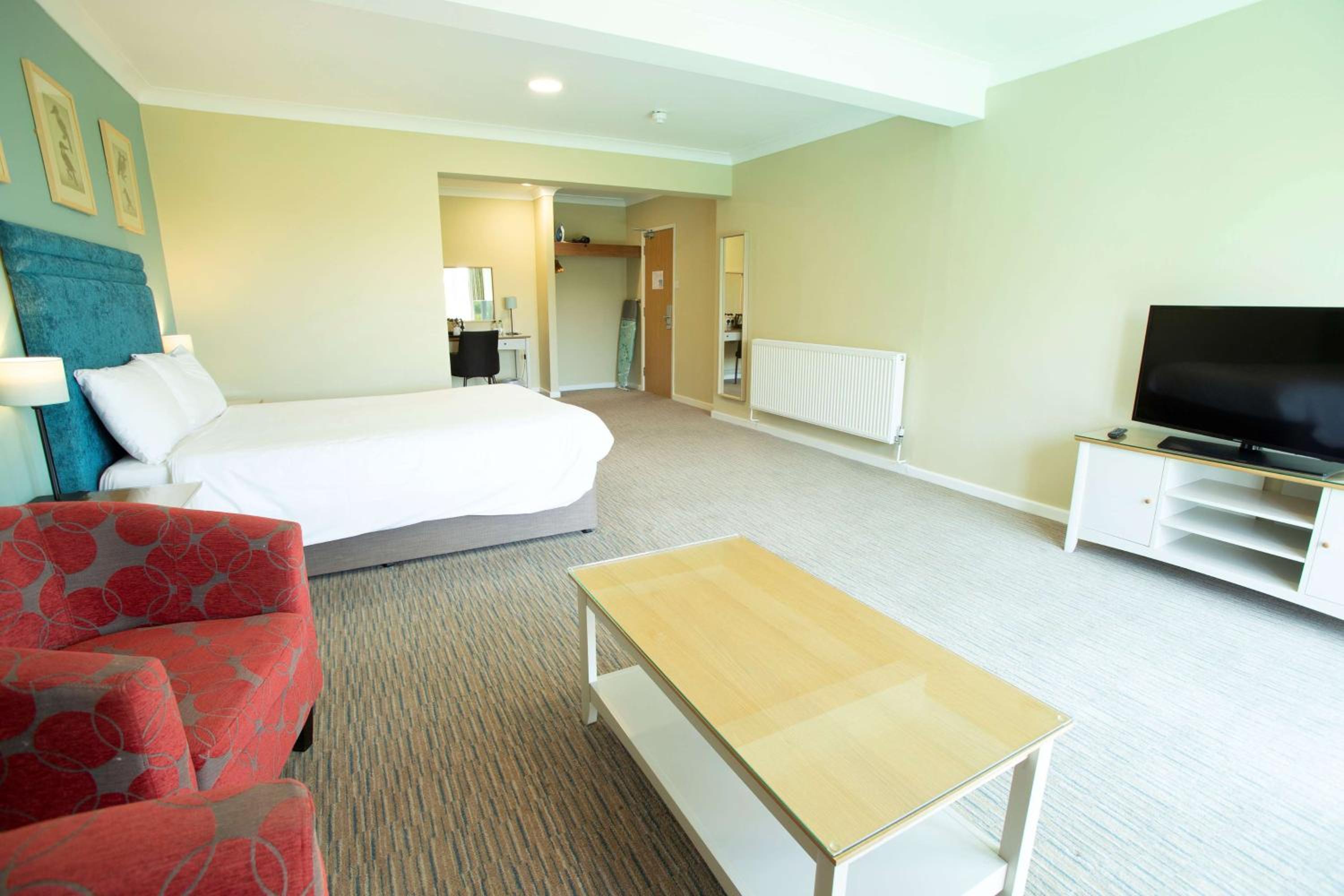 King Bed - Non-Smoking - Photo 12