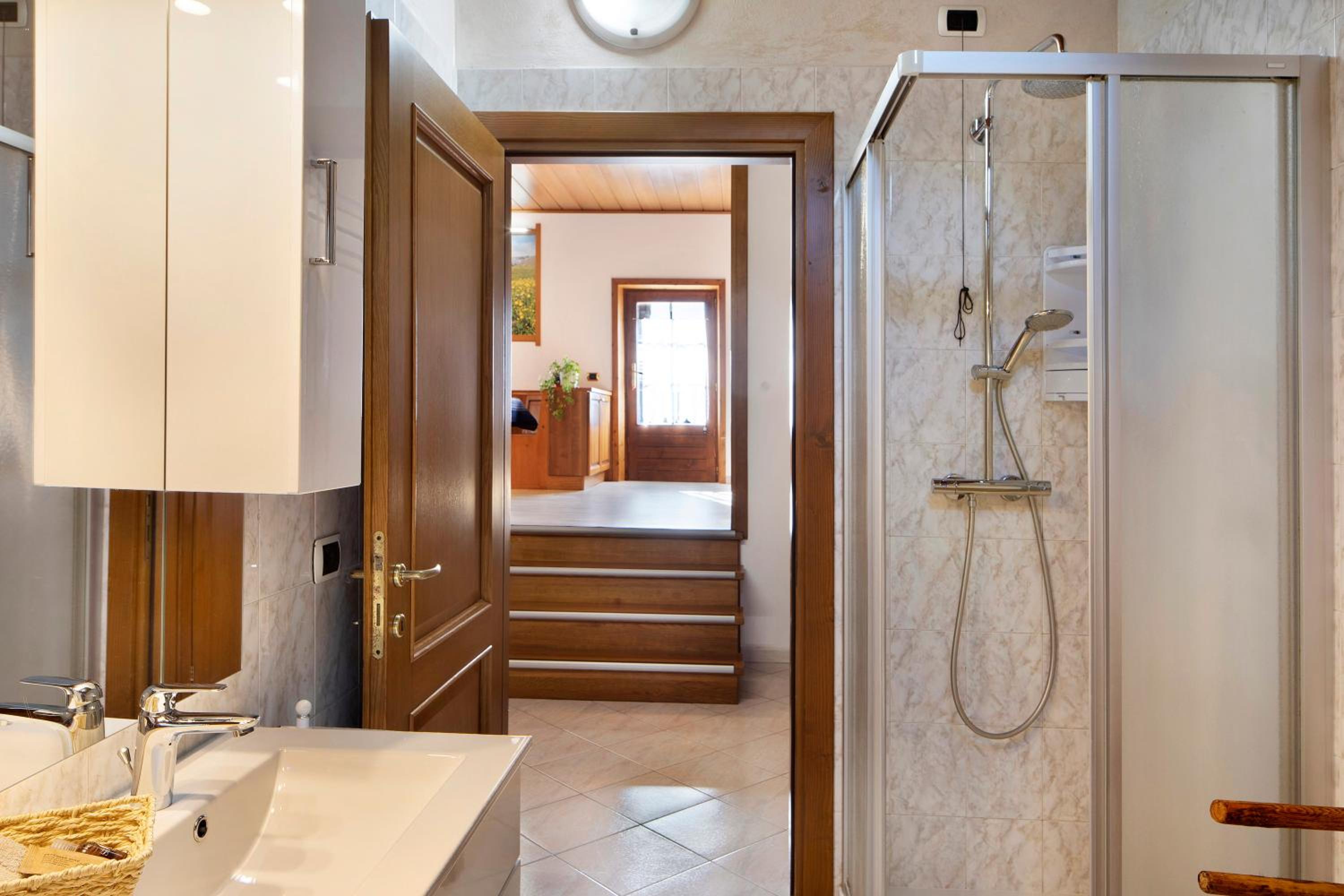 Two-Bedroom Deluxe Apartment with Balcony photo 3