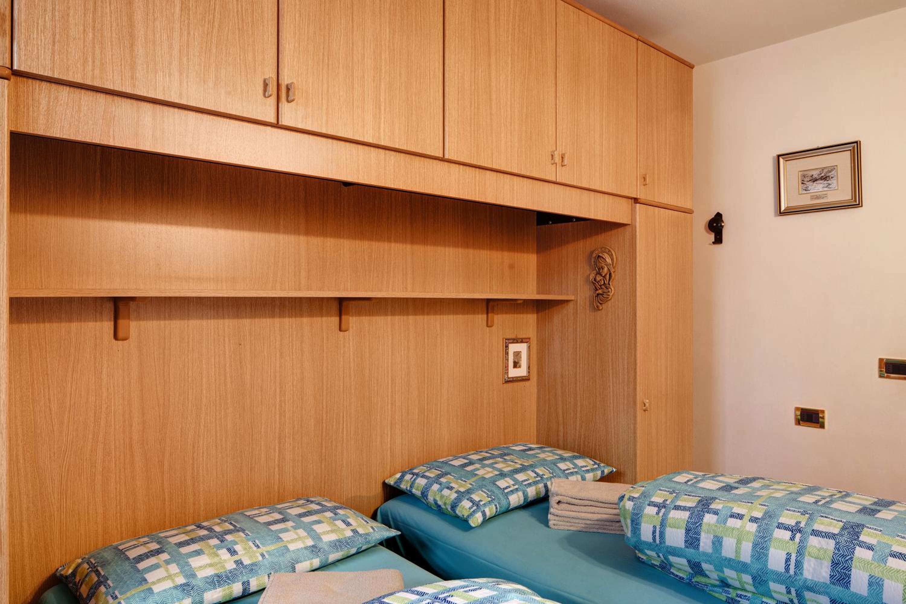 Two-Bedroom Apartment with Mountain View photo 3