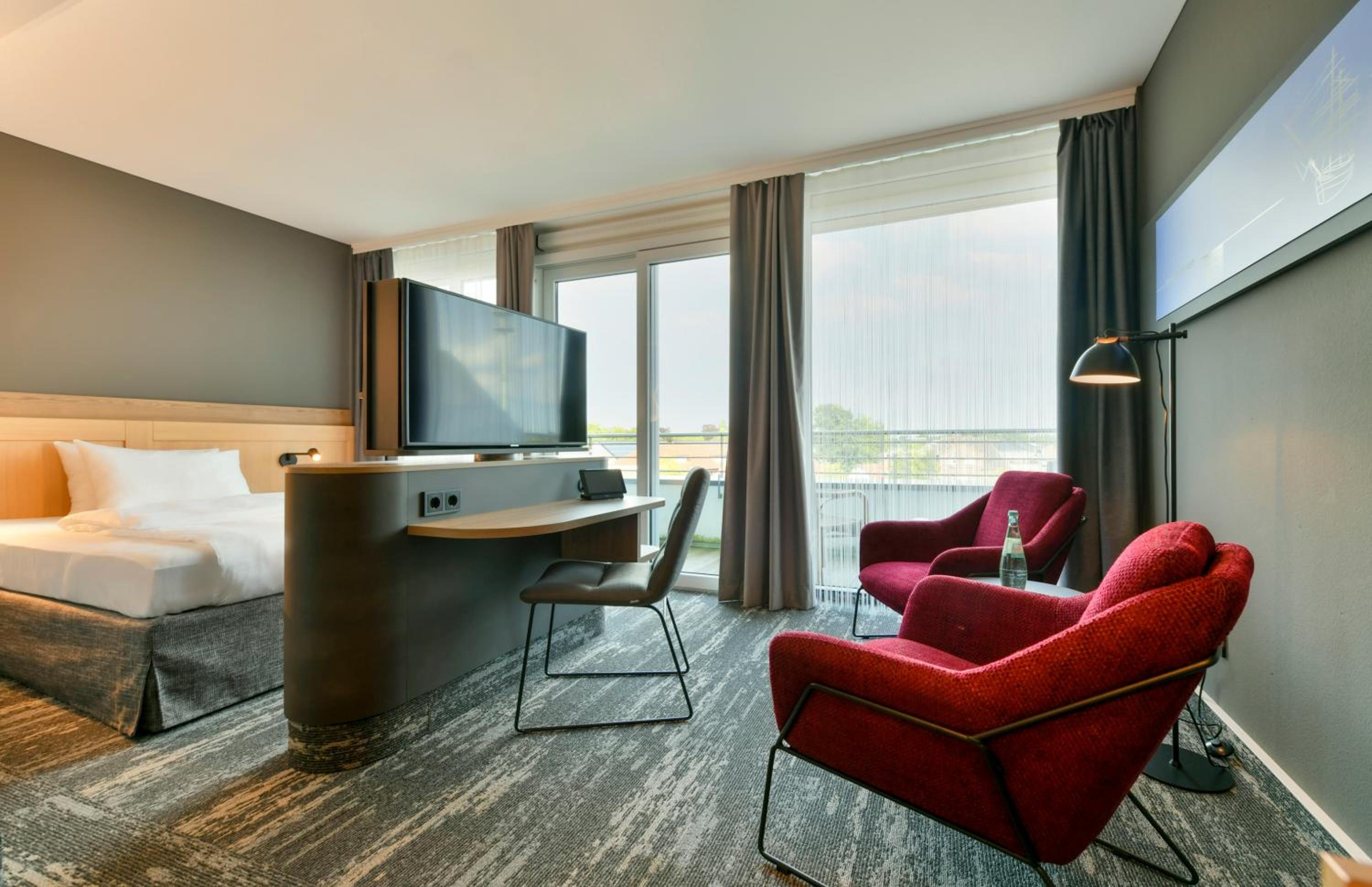 Junior Queen Suite with Balcony - Top Floor/Non-Smoking - Photo 1
