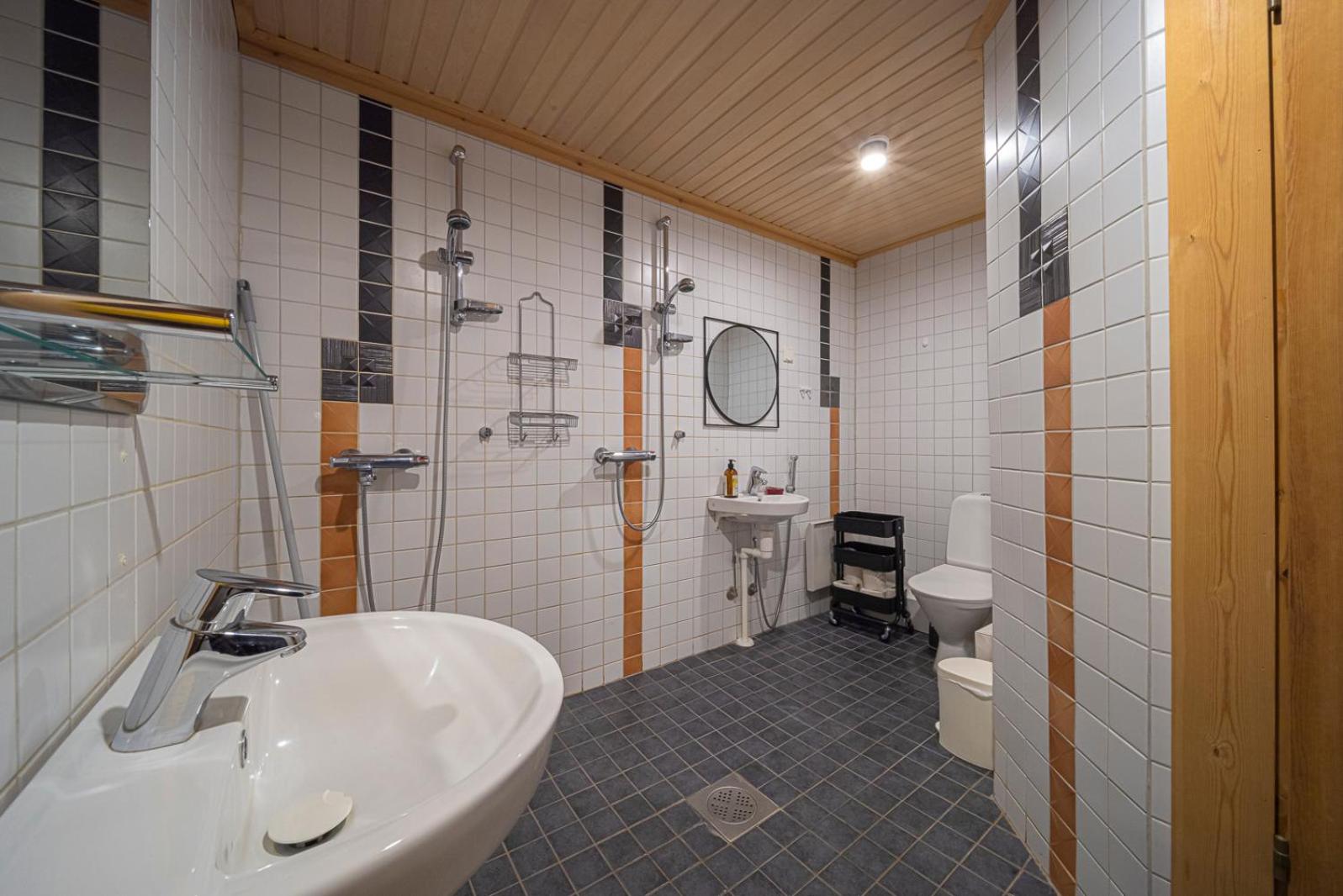 Three-Bedroom House - Photo 14