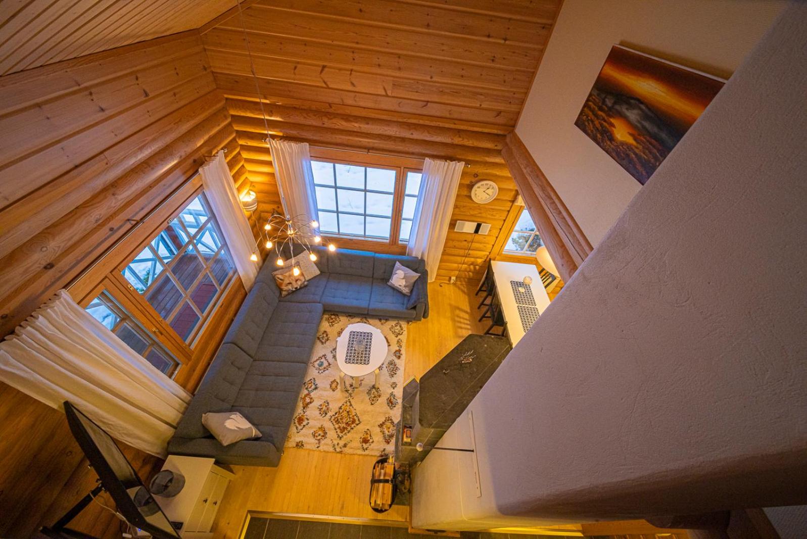 Three-Bedroom House - Photo 3