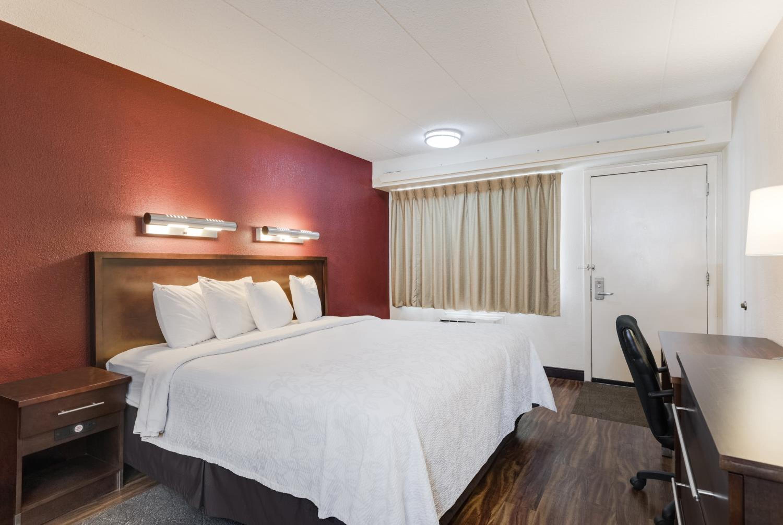 King Room - Non-Smoking at Super 8 by Wyndham Deerfield - Northbrook in Deerfield