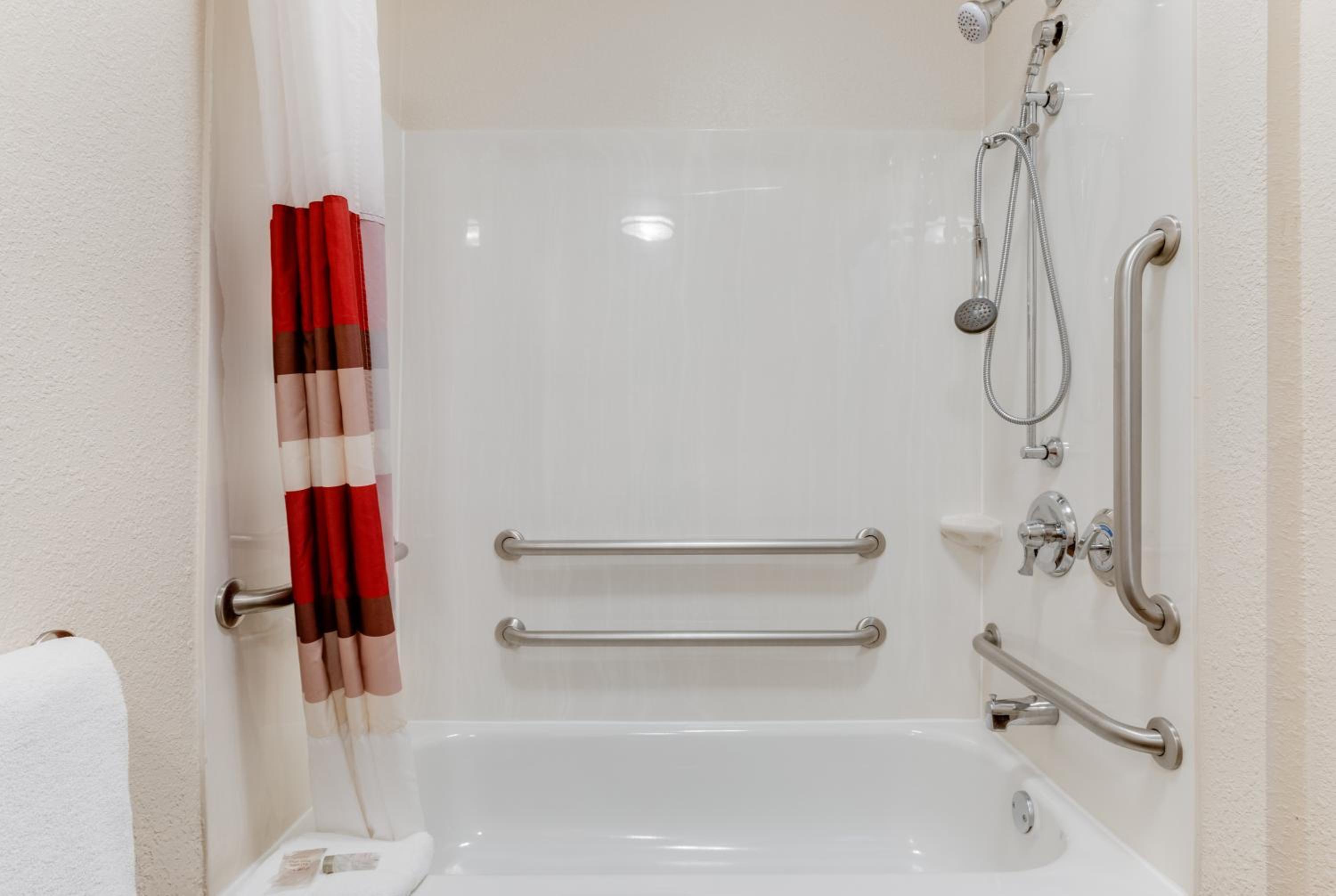 King Room with Mobility Access and Bathtub with Grab Bars, Non-Smoking - Photo 2