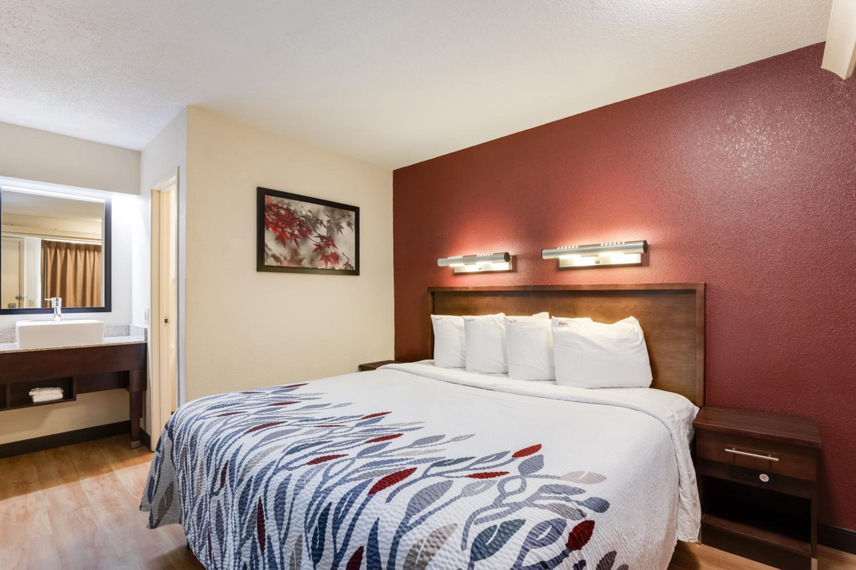 King Room - Non-Smoking - Photo 2