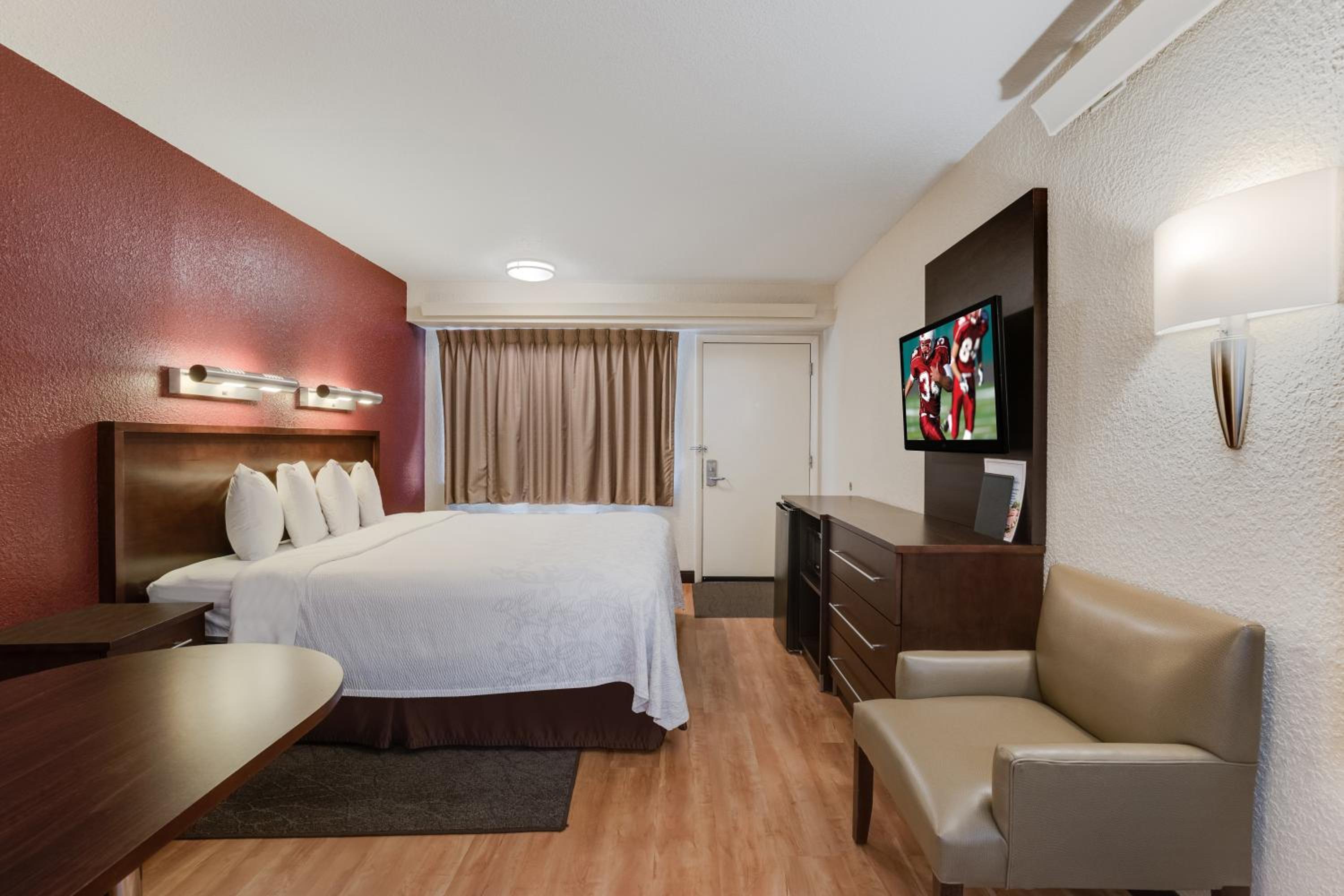 Superior King Room - Non-Smoking at Super 8 by Wyndham Deerfield - Northbrook in Deerfield