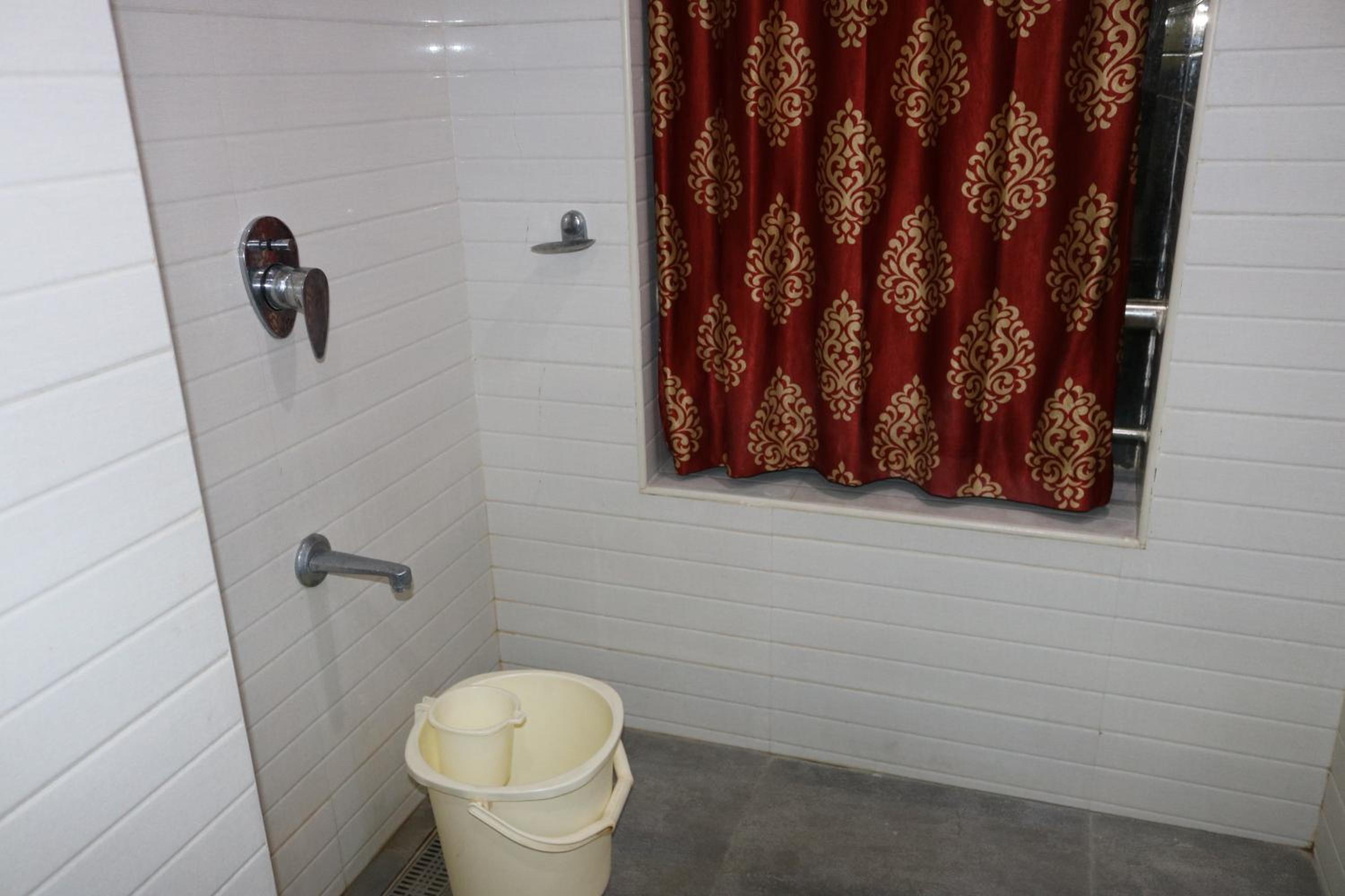 Deluxe Room - Photo 5