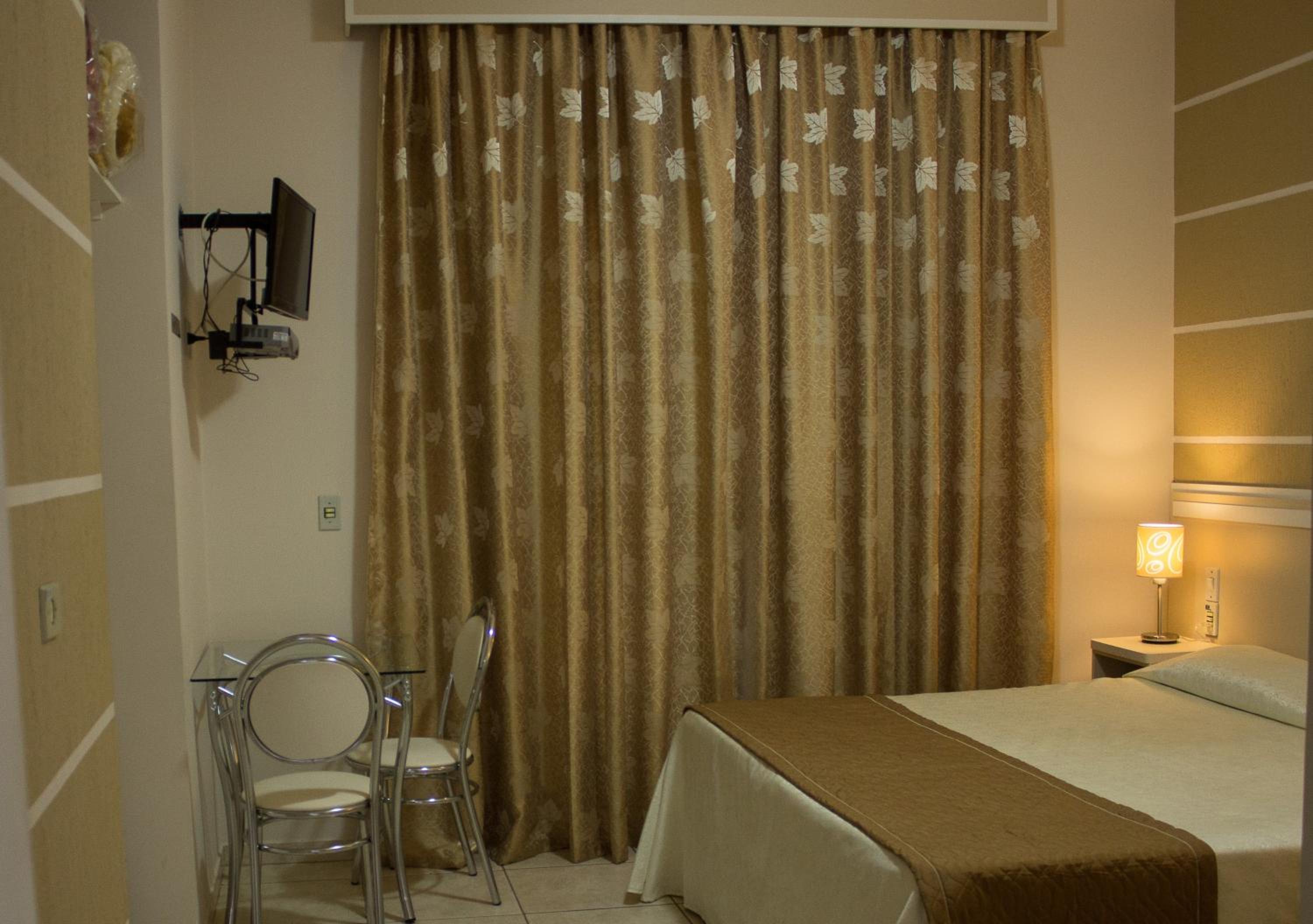 Quadruple Room thumbnail 5