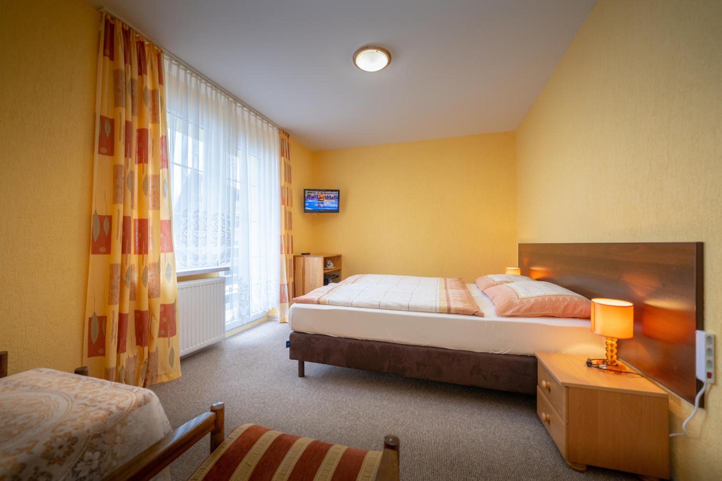 Double or Twin Room - Photo 4