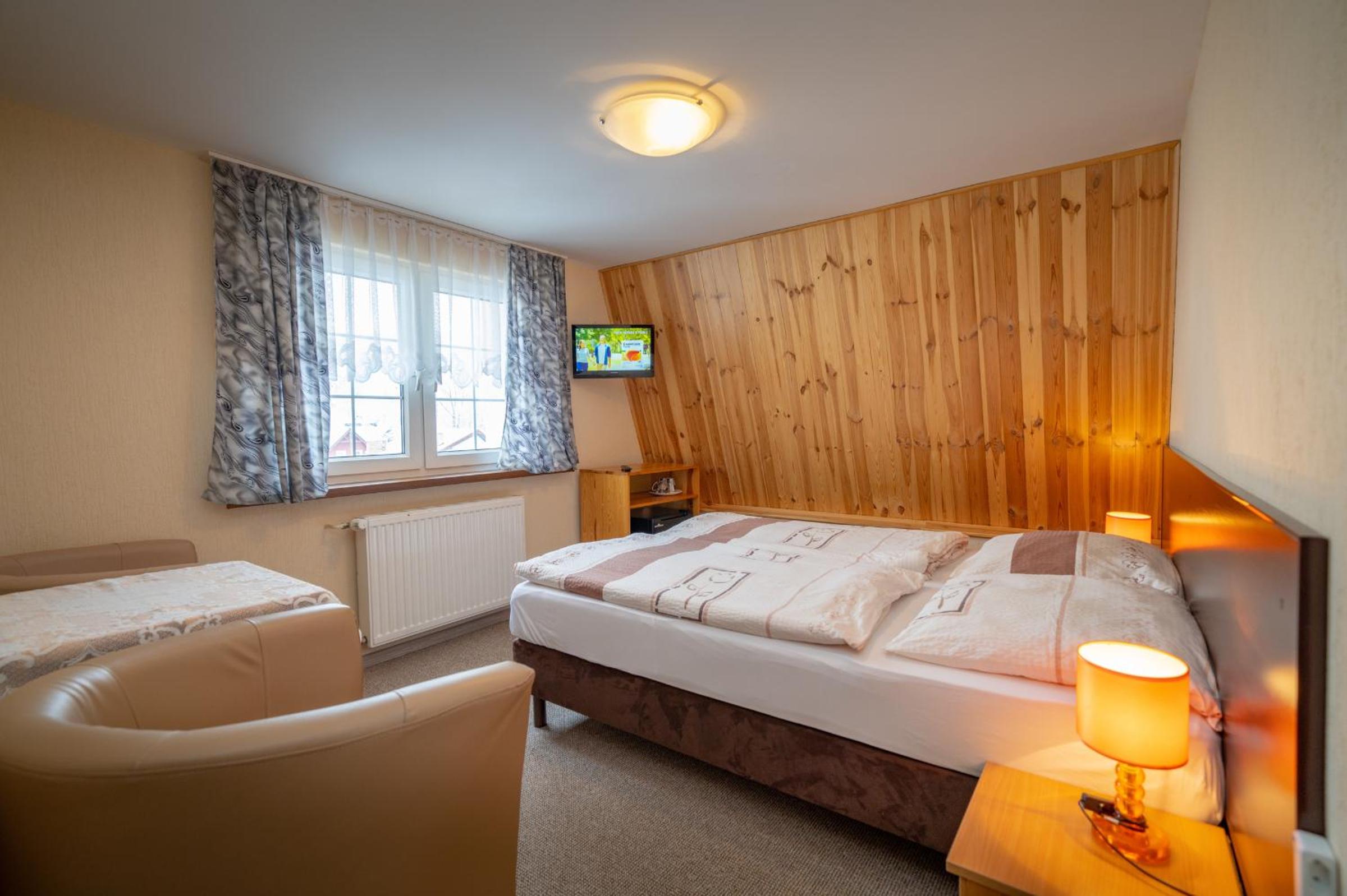 Double or Twin Room - Photo 6