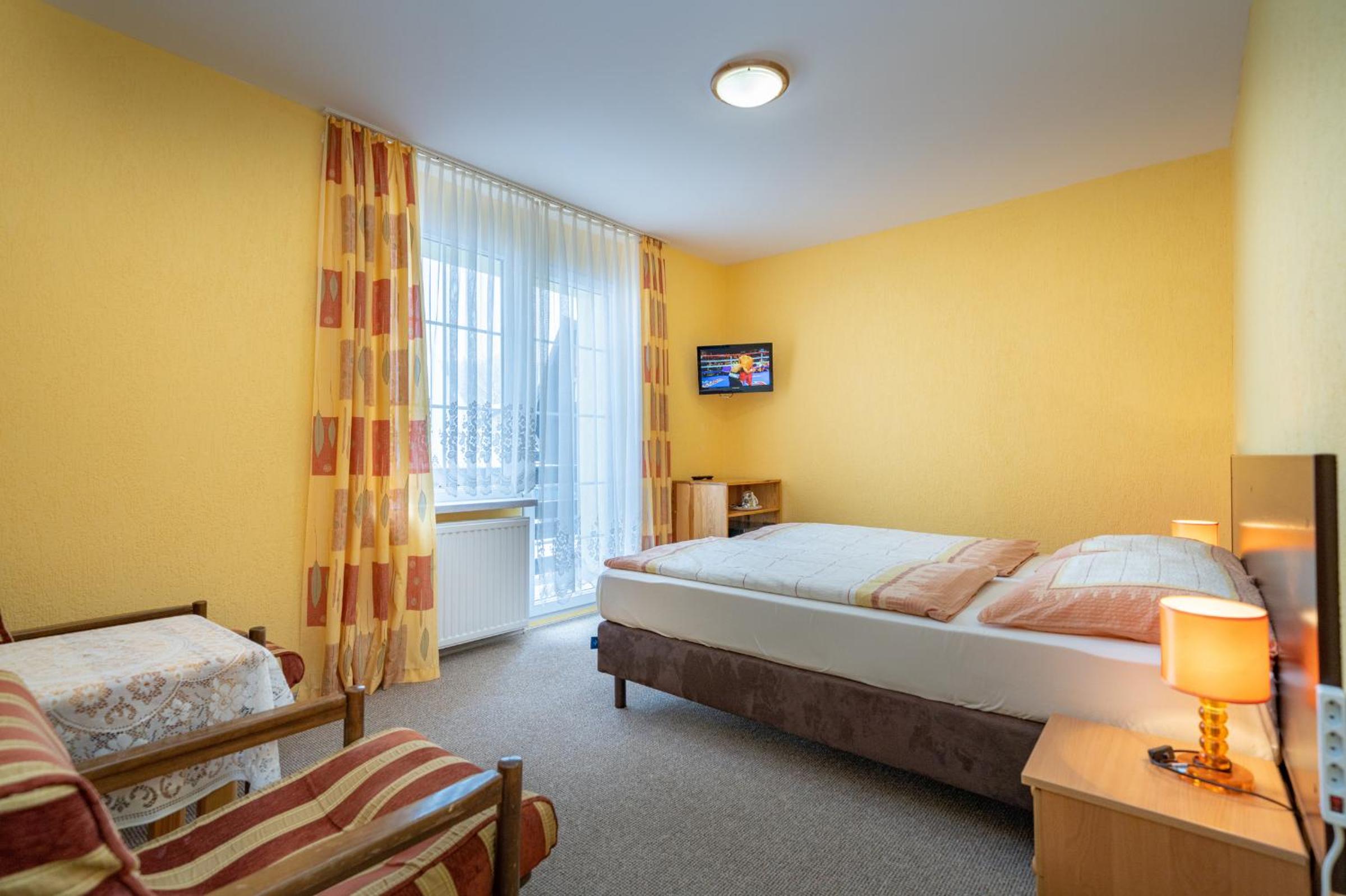 Double or Twin Room - Photo 5