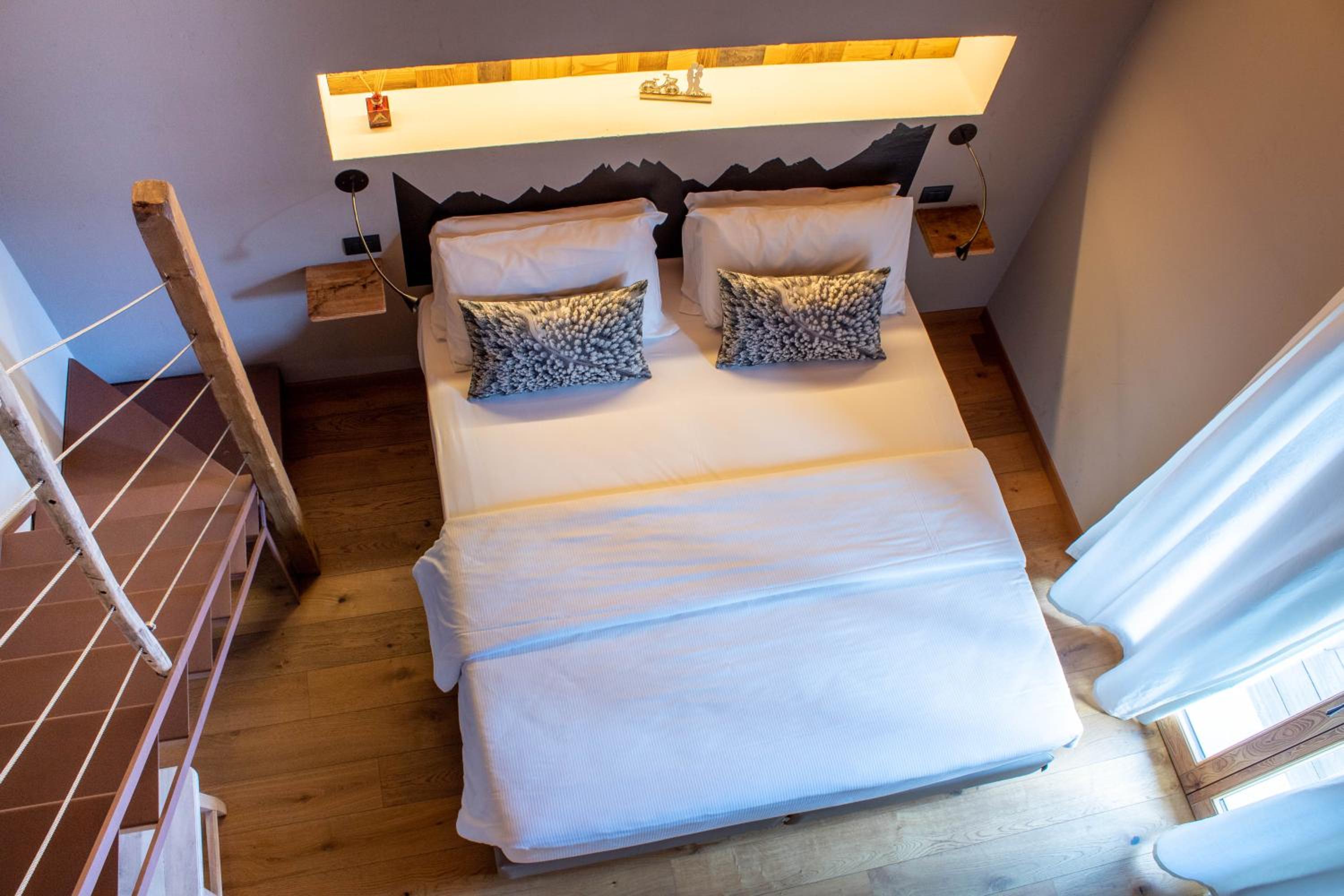 Junior Suite with Hot Tub and Balcony photo 1