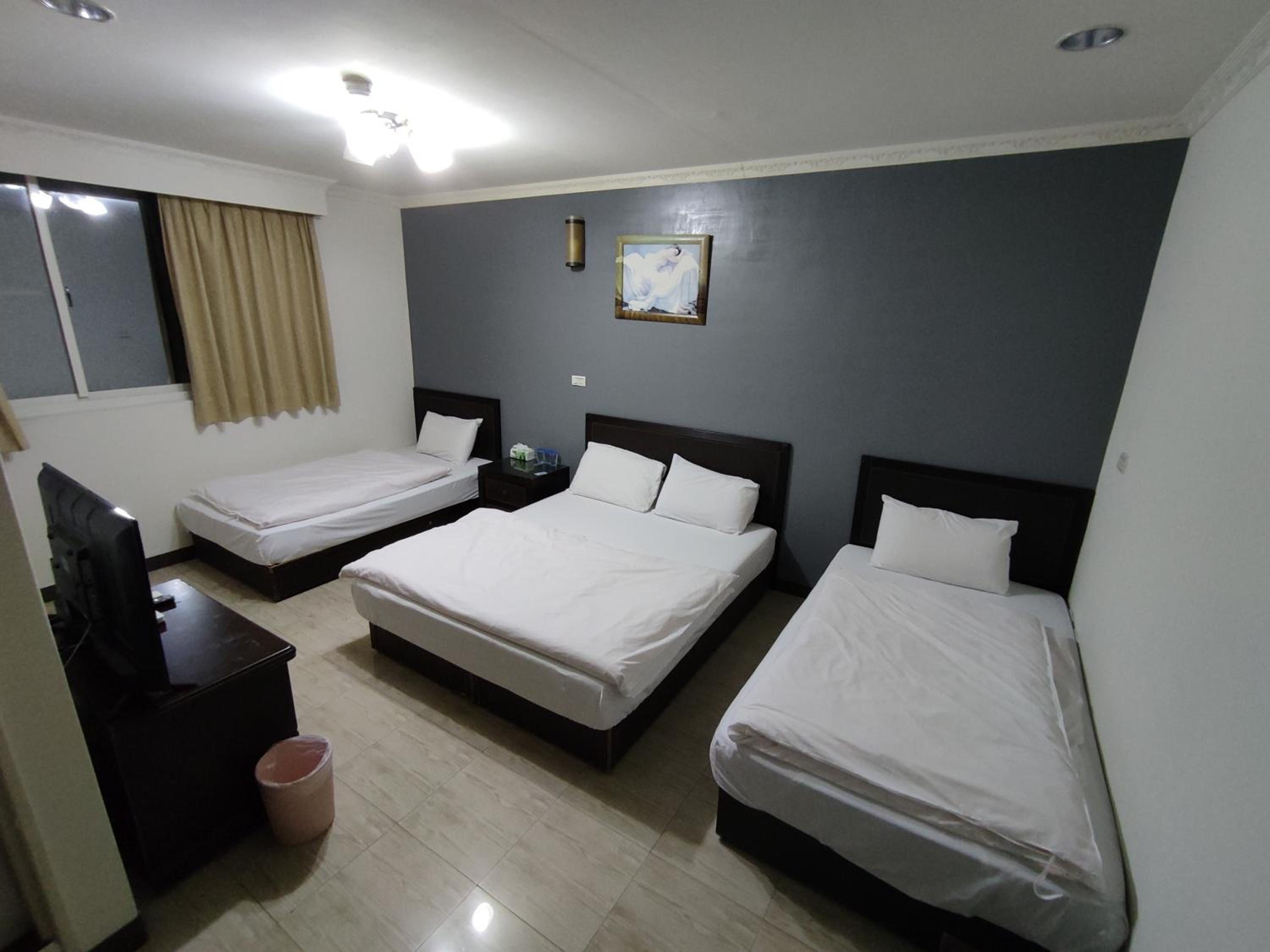 Quadruple Room with Private Bathroom photo 1