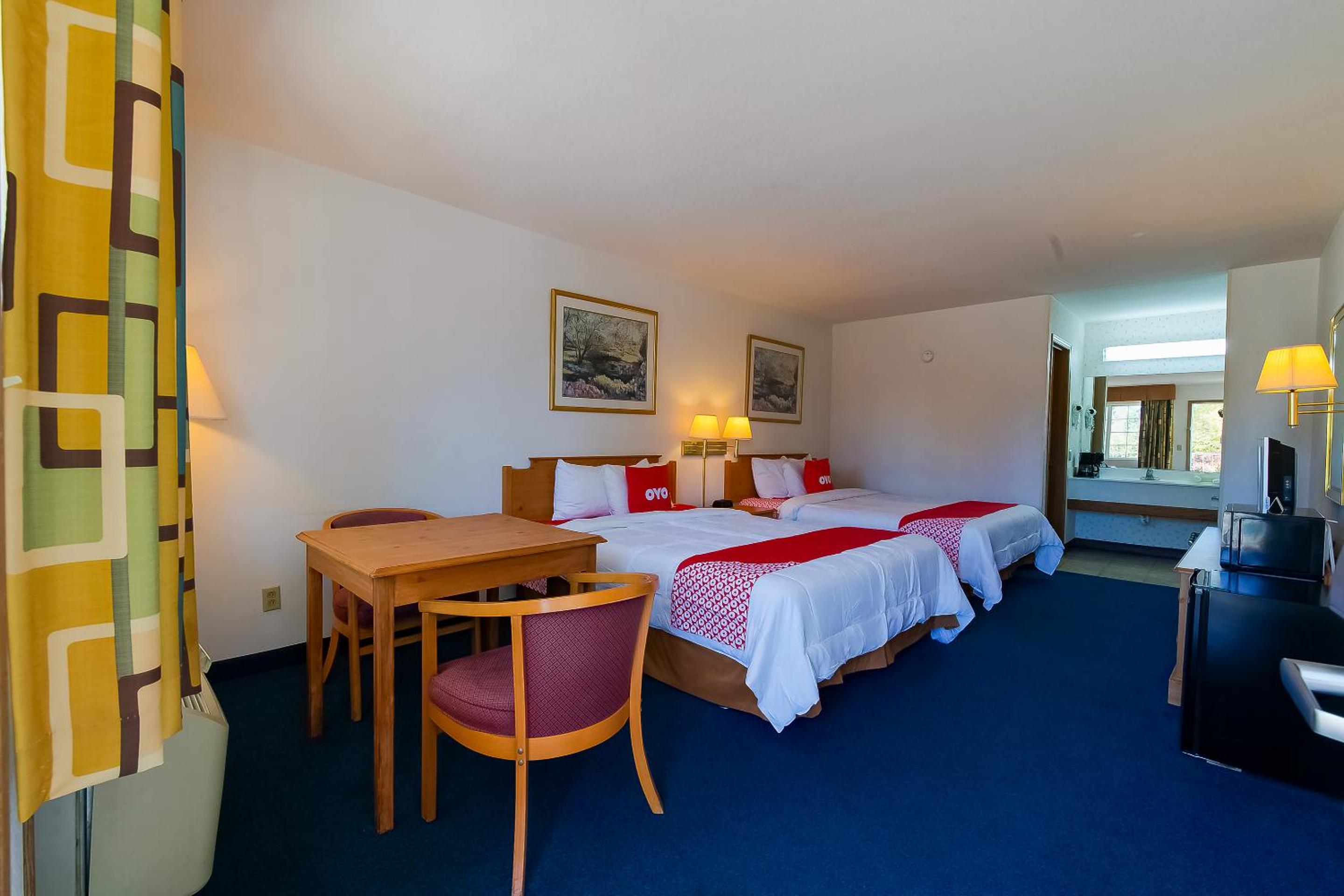 Queen Room with Two Queen Beds - Photo 1