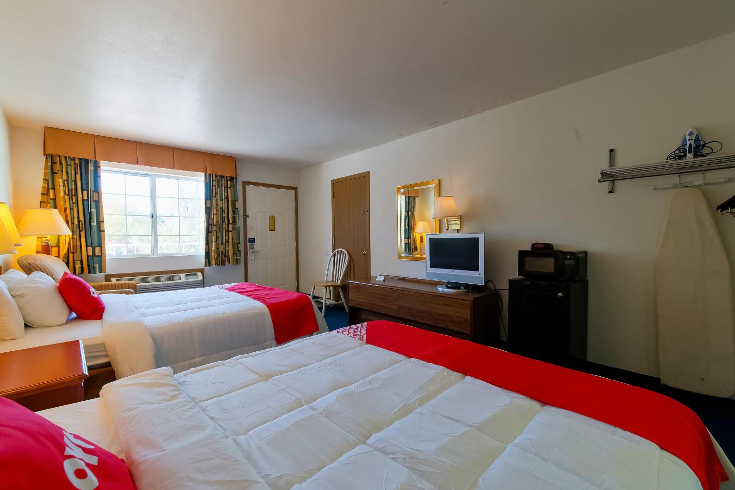 Queen Room with Two Queen Beds - Disability Access - Photo 6