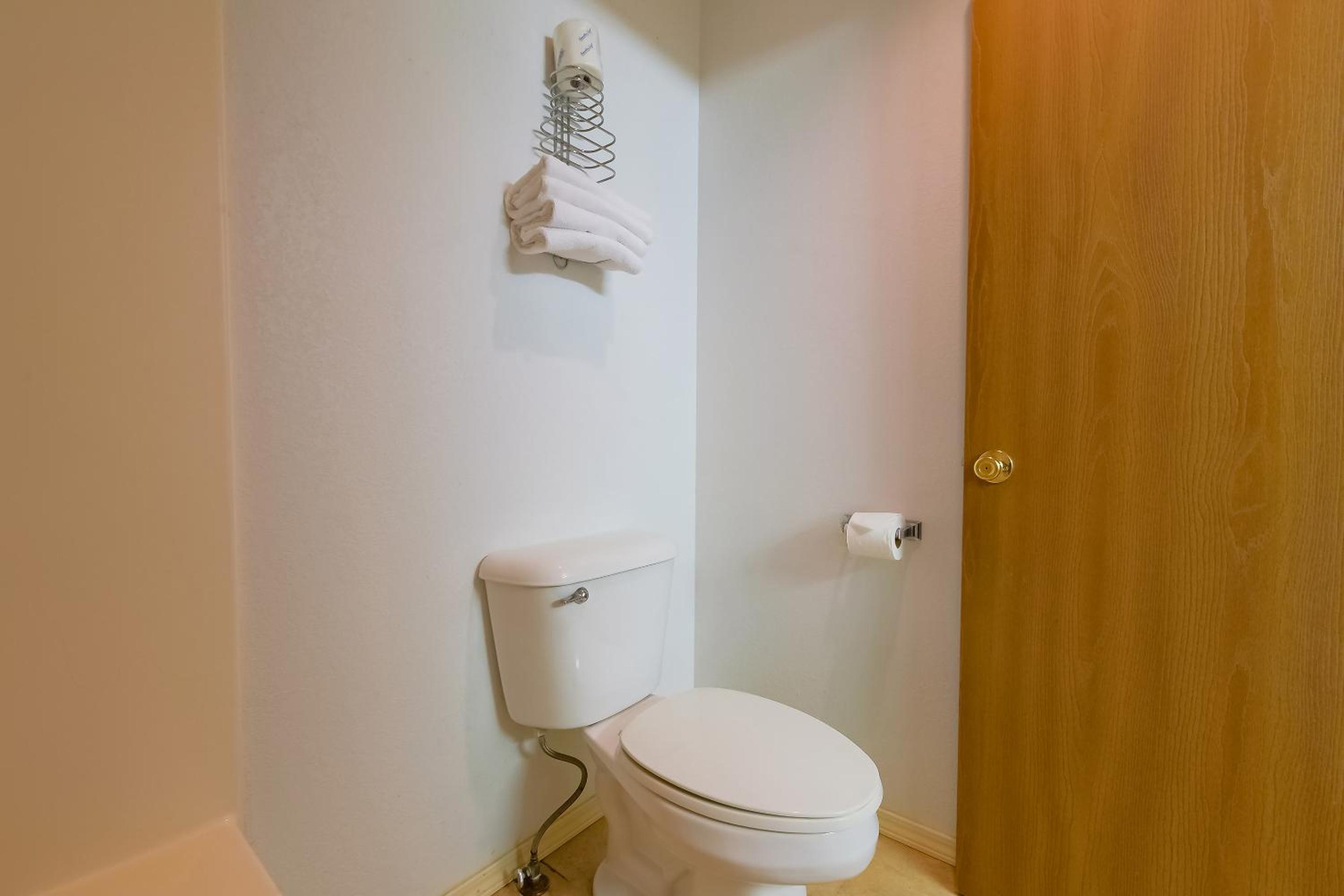 Queen Room with Two Queen Beds - Disability Access - Photo 10