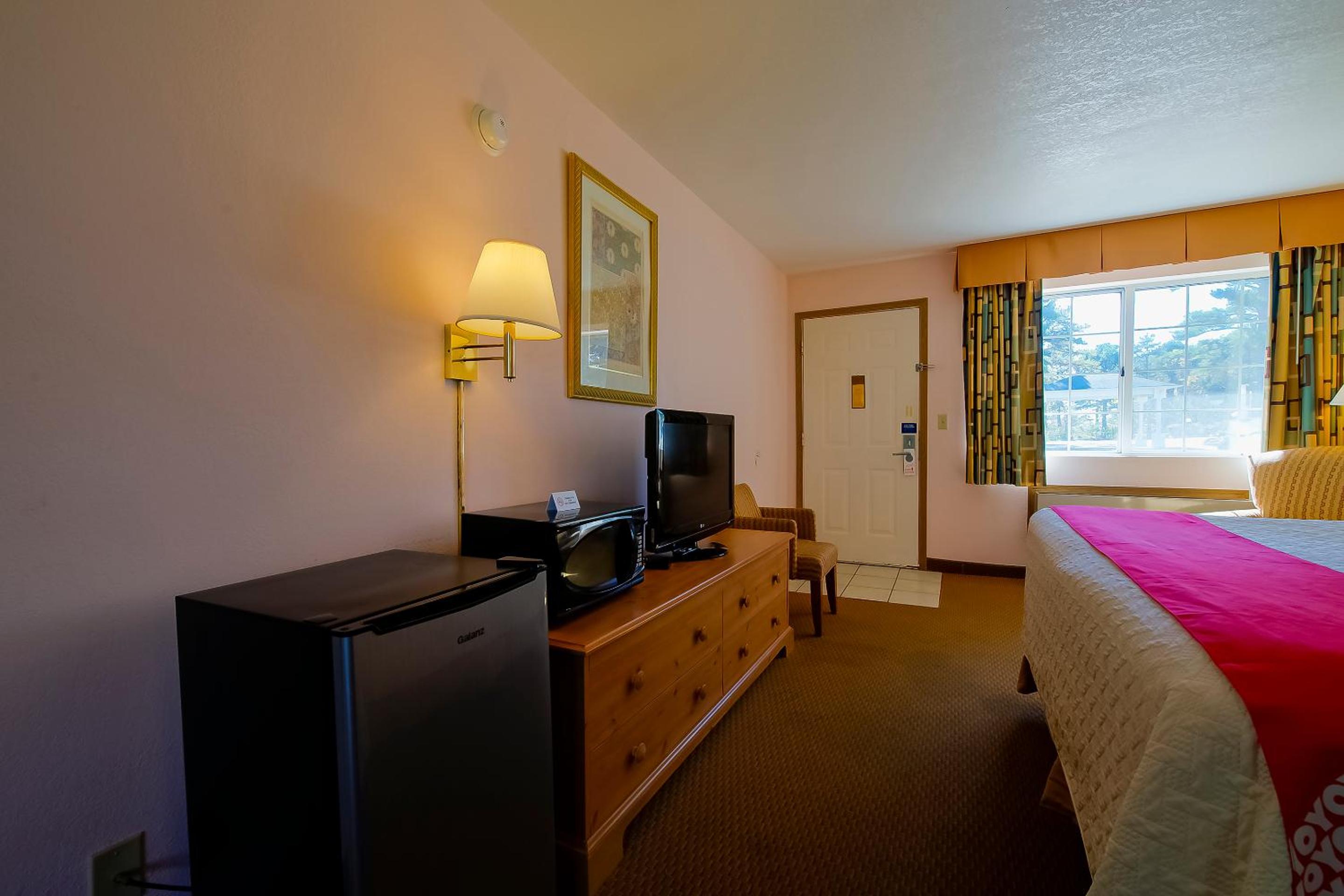 Premium King Room with Jetted Tub - Photo 4