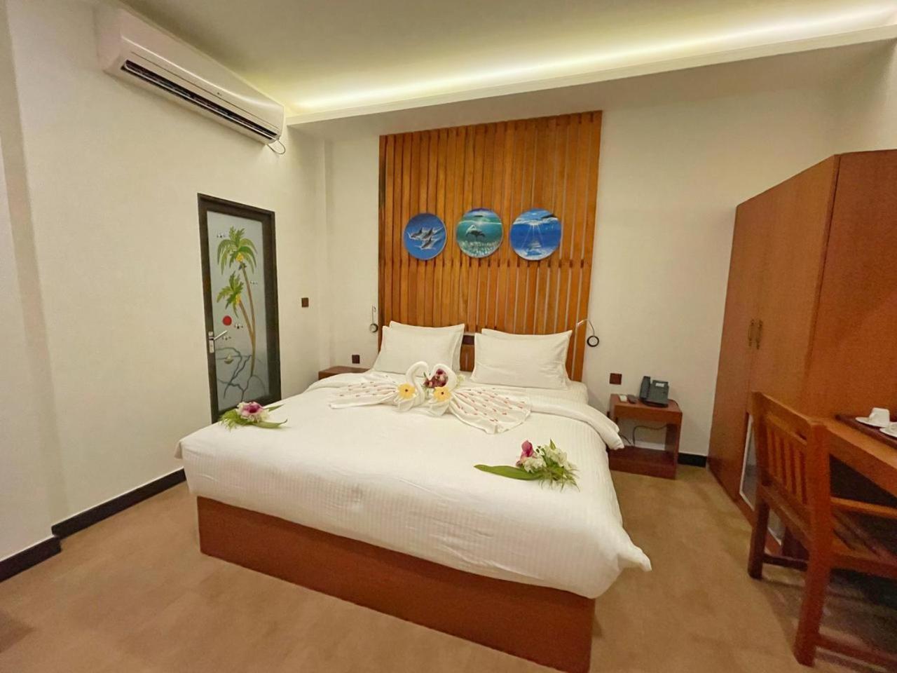Deluxe Double Room (2 Adults + 1 Child)