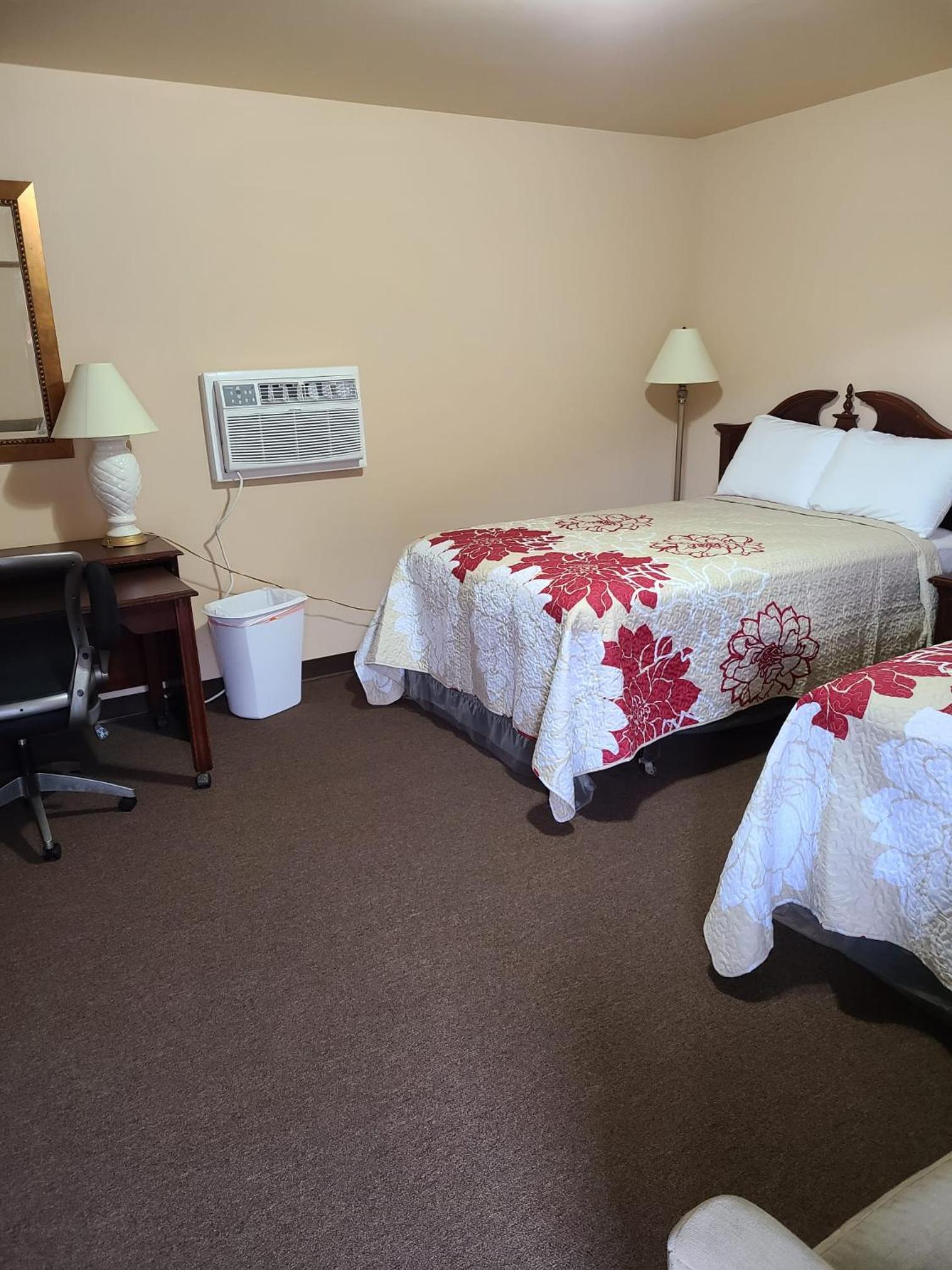 Double Room with Two Double Beds - Photo 17
