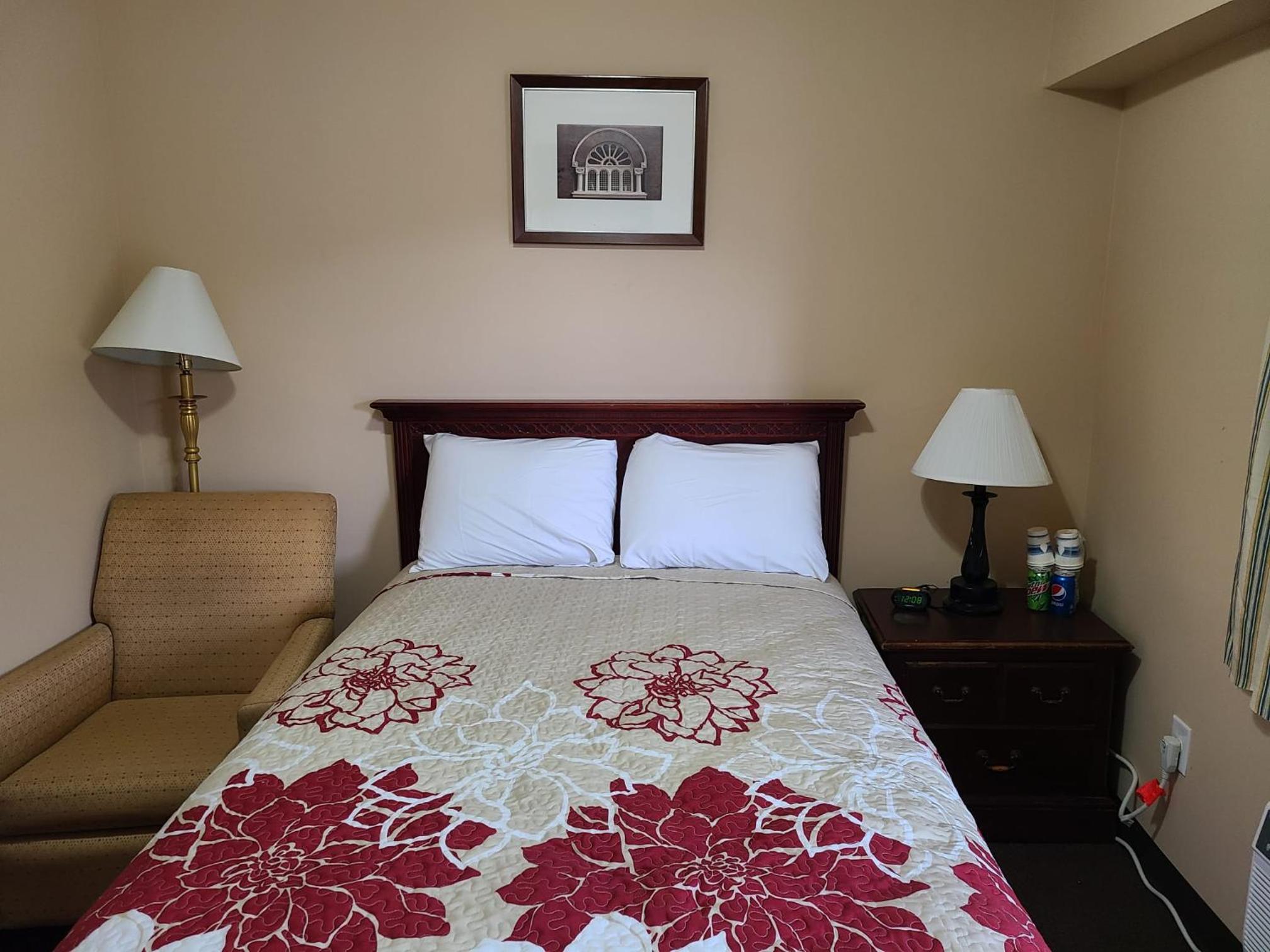 Queen Room - Photo 5
