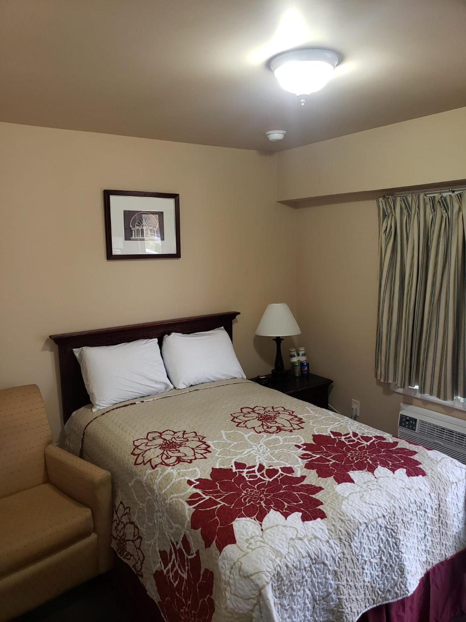 Queen Room - Photo 7