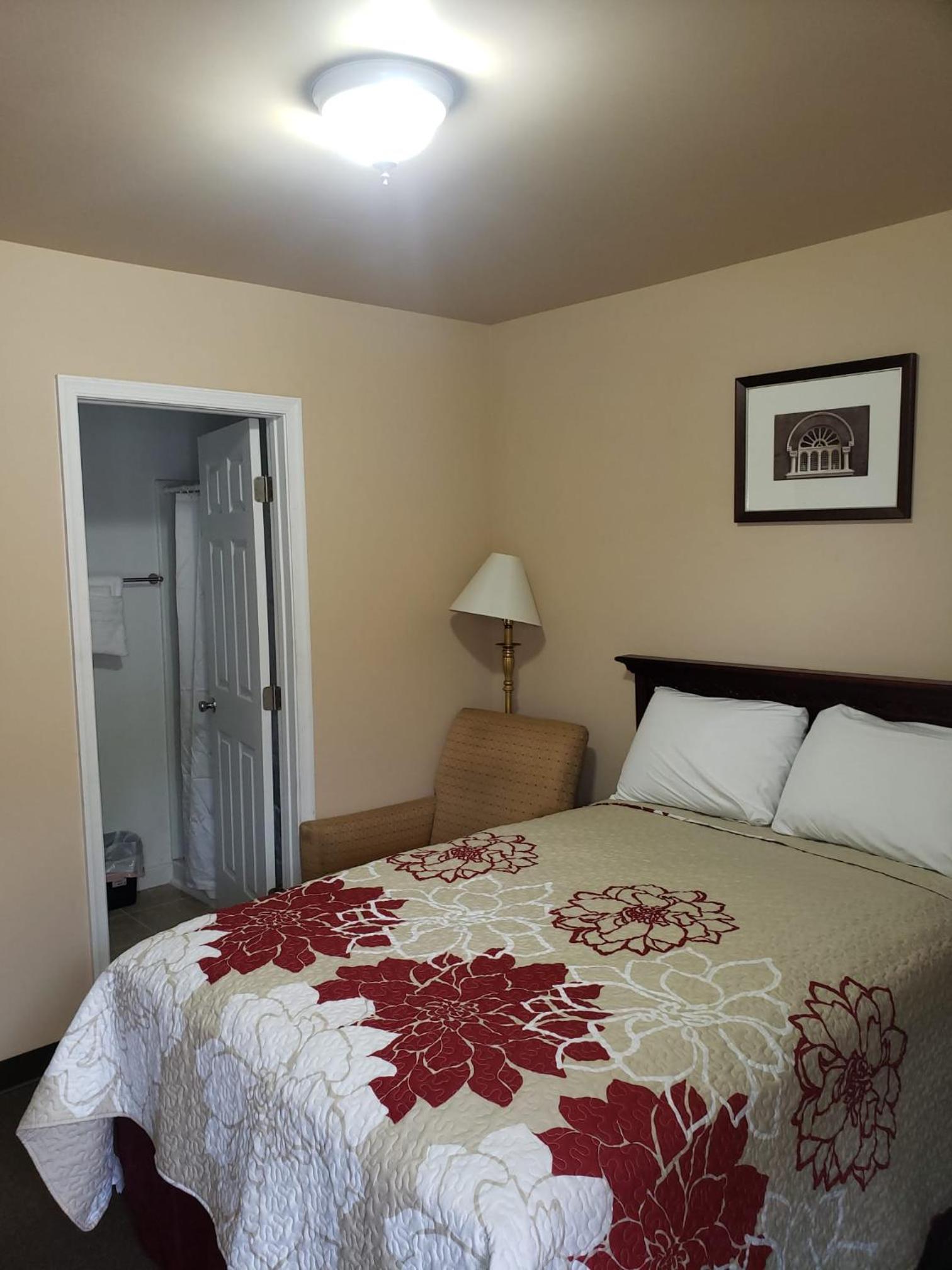 Queen Room - Photo 8