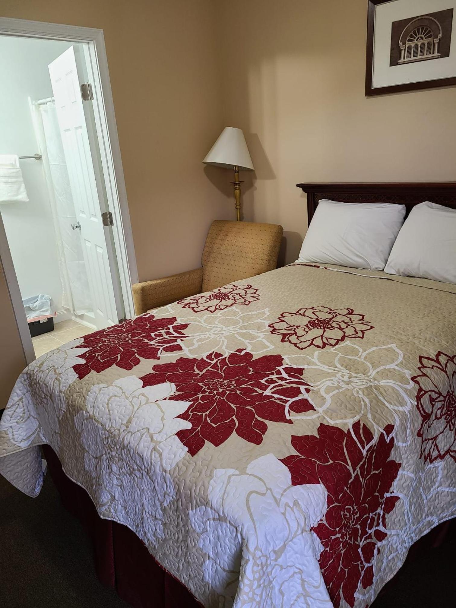 Queen Room - Photo 10