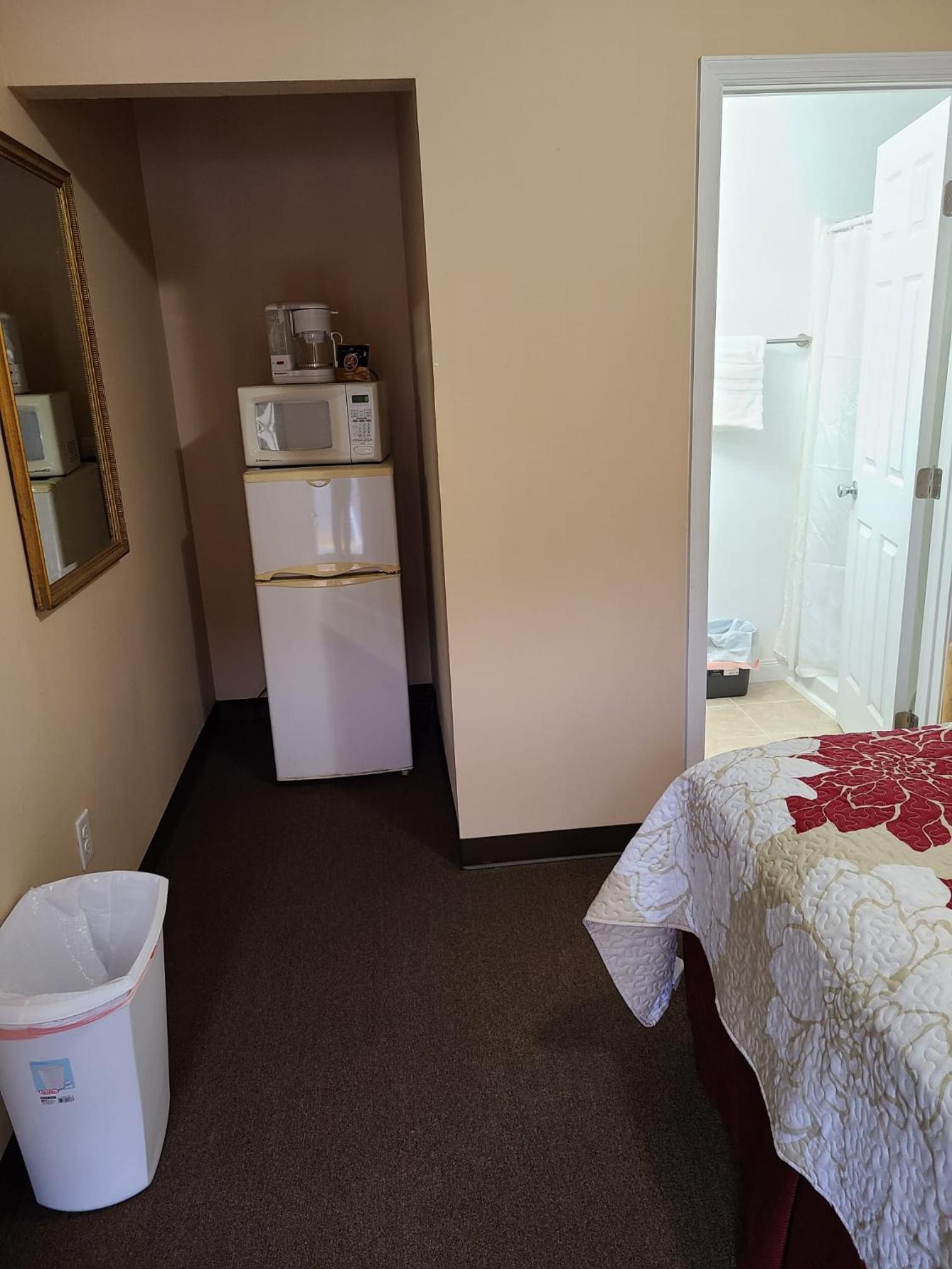 Queen Room - Photo 12