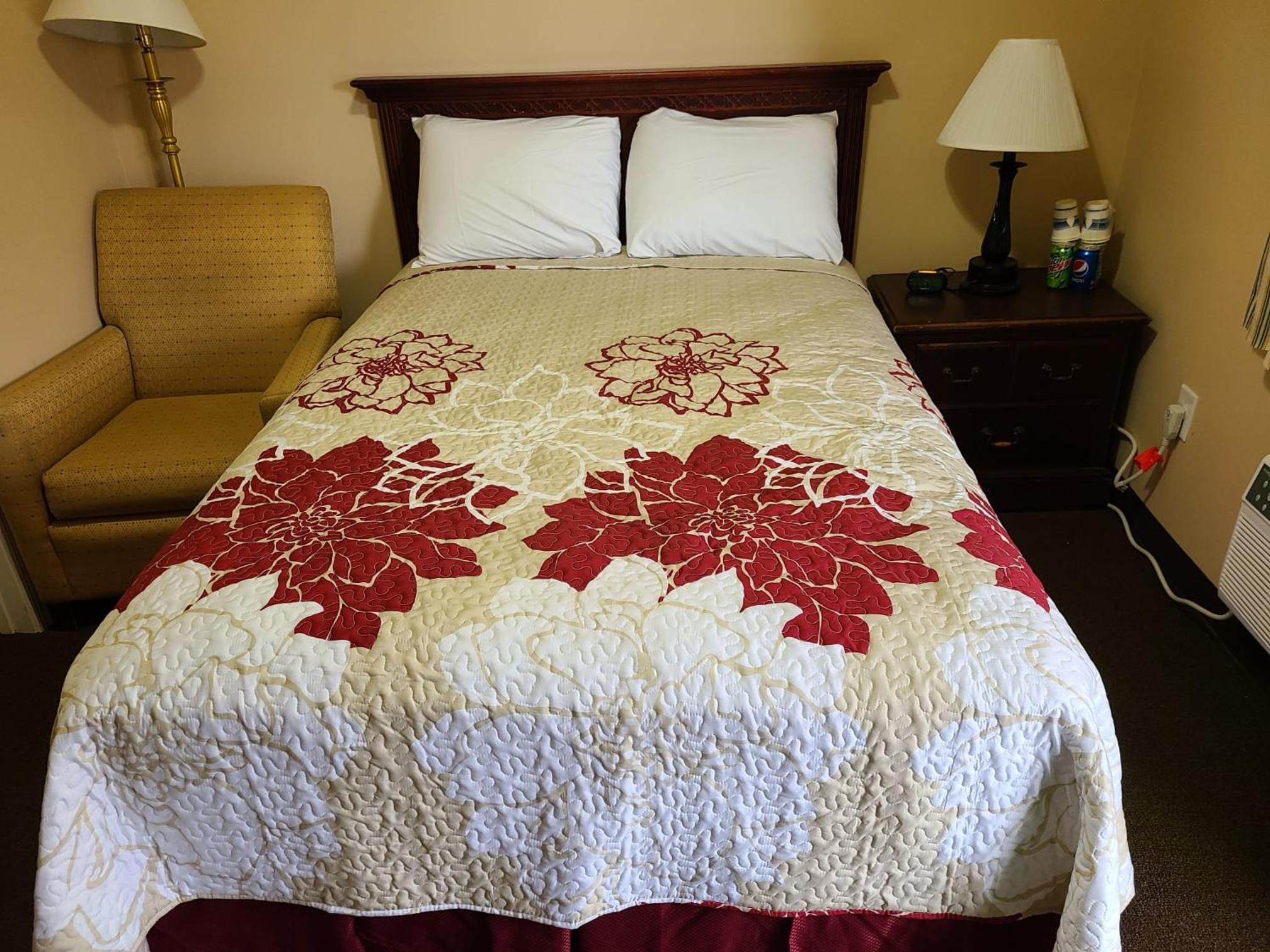 Queen Room - Photo 18