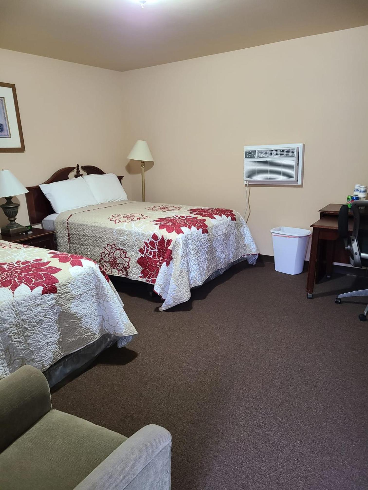 Double Room with Two Double Beds - Photo 9