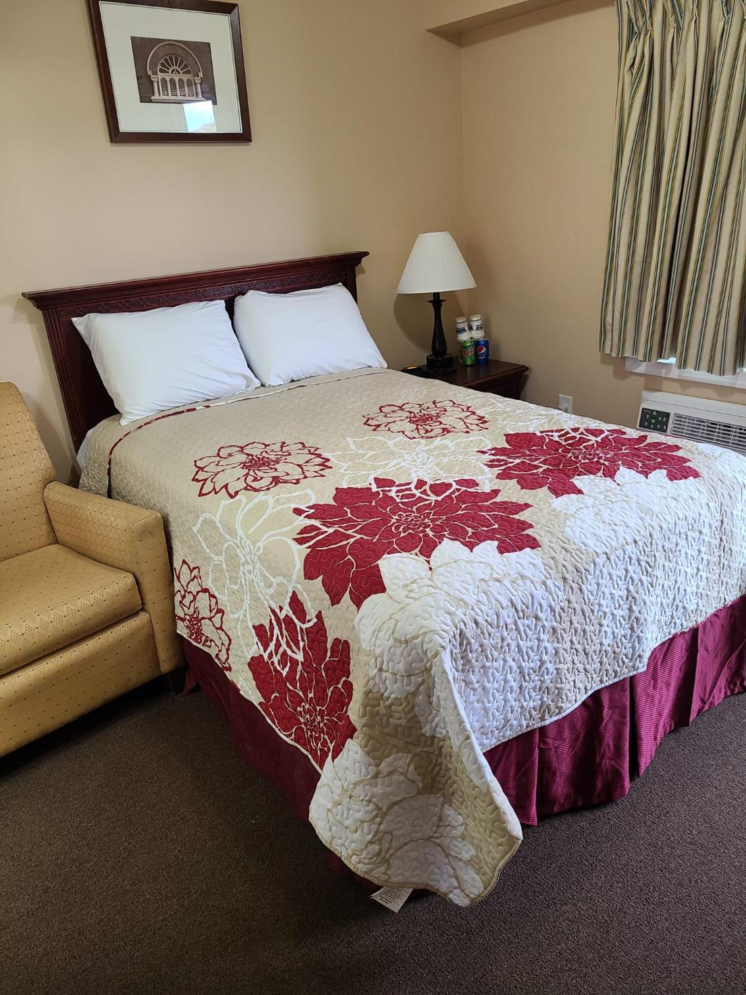 Queen Room - Photo 19